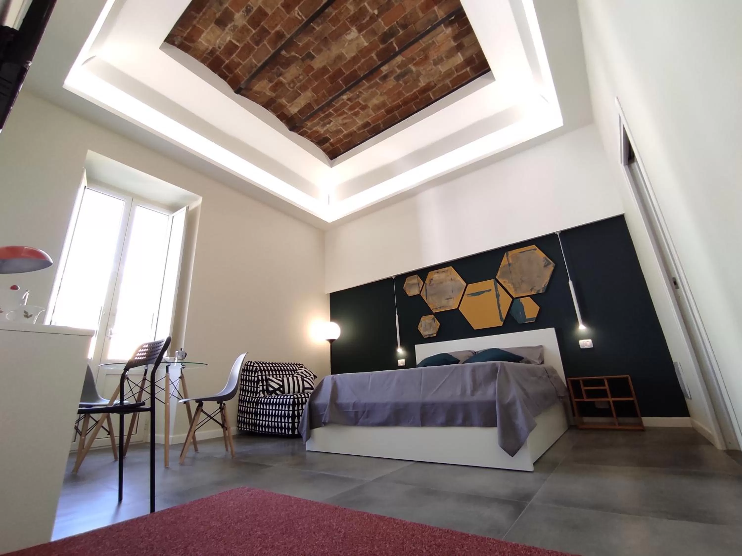 Photo of the whole room, Bed in A I R NaCasaBella Napoli