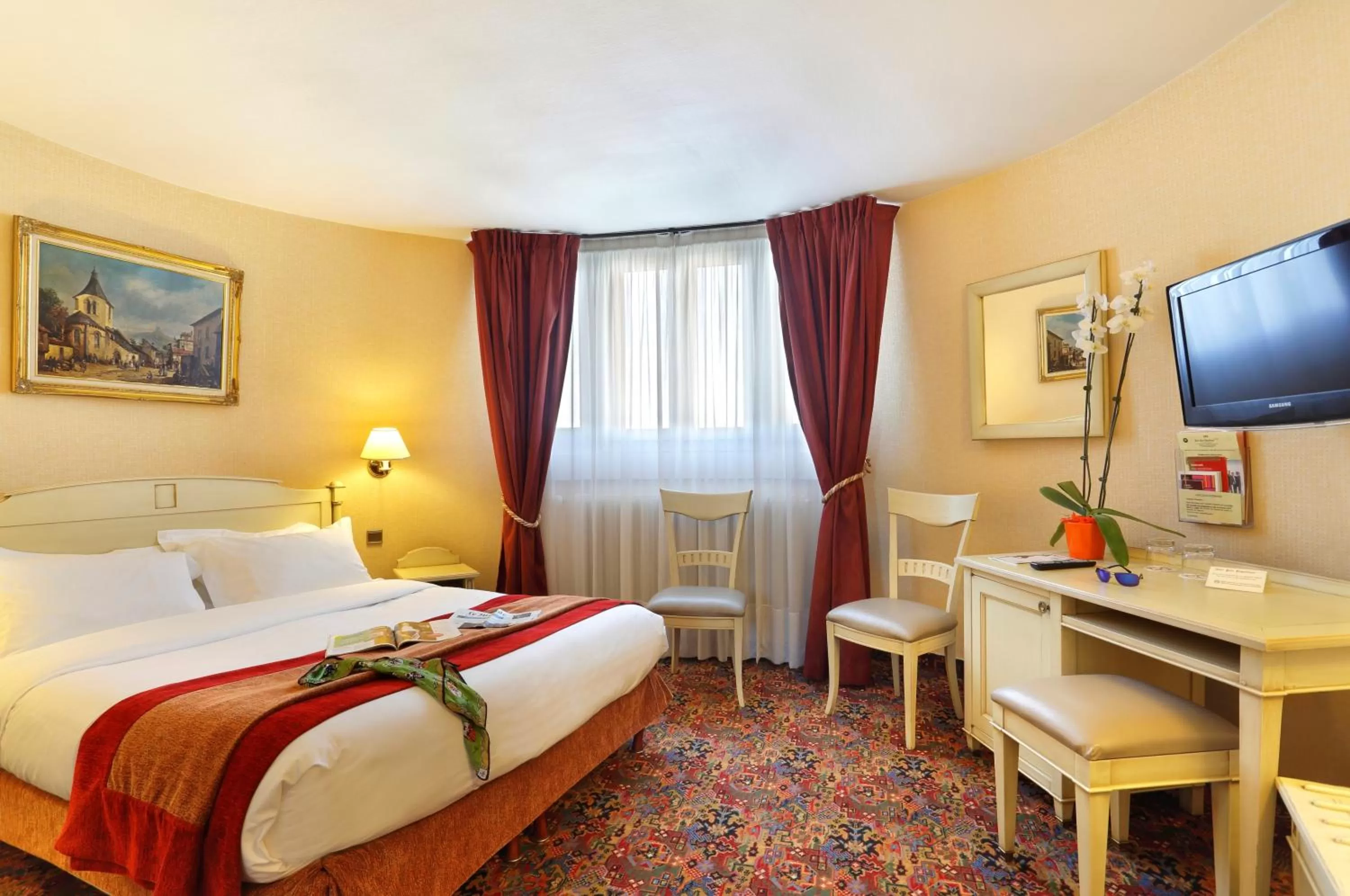 Double or Twin Room with Sofa Bed in Hotel Paix Republique
