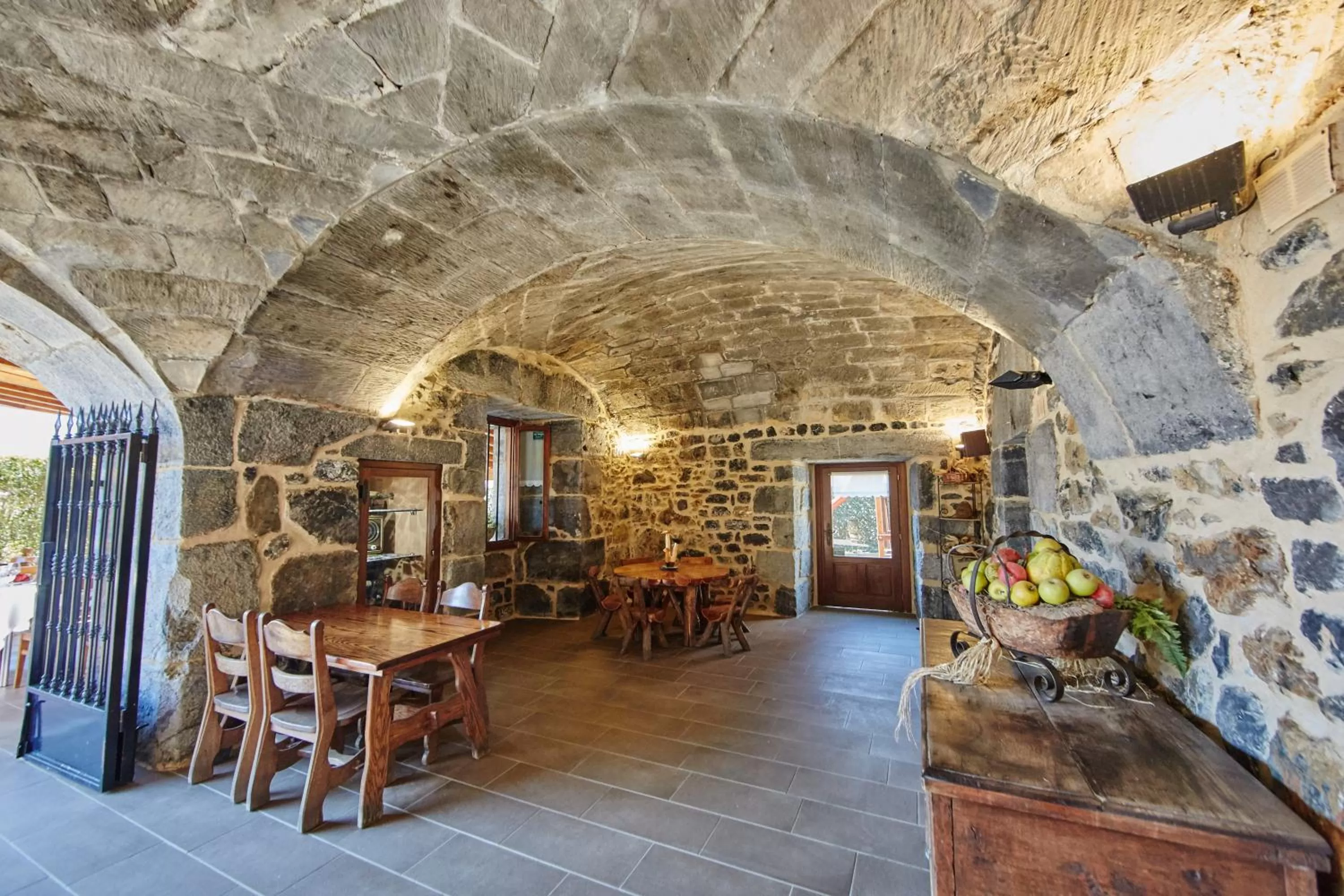 Restaurant/places to eat in Hotel Larrañaga