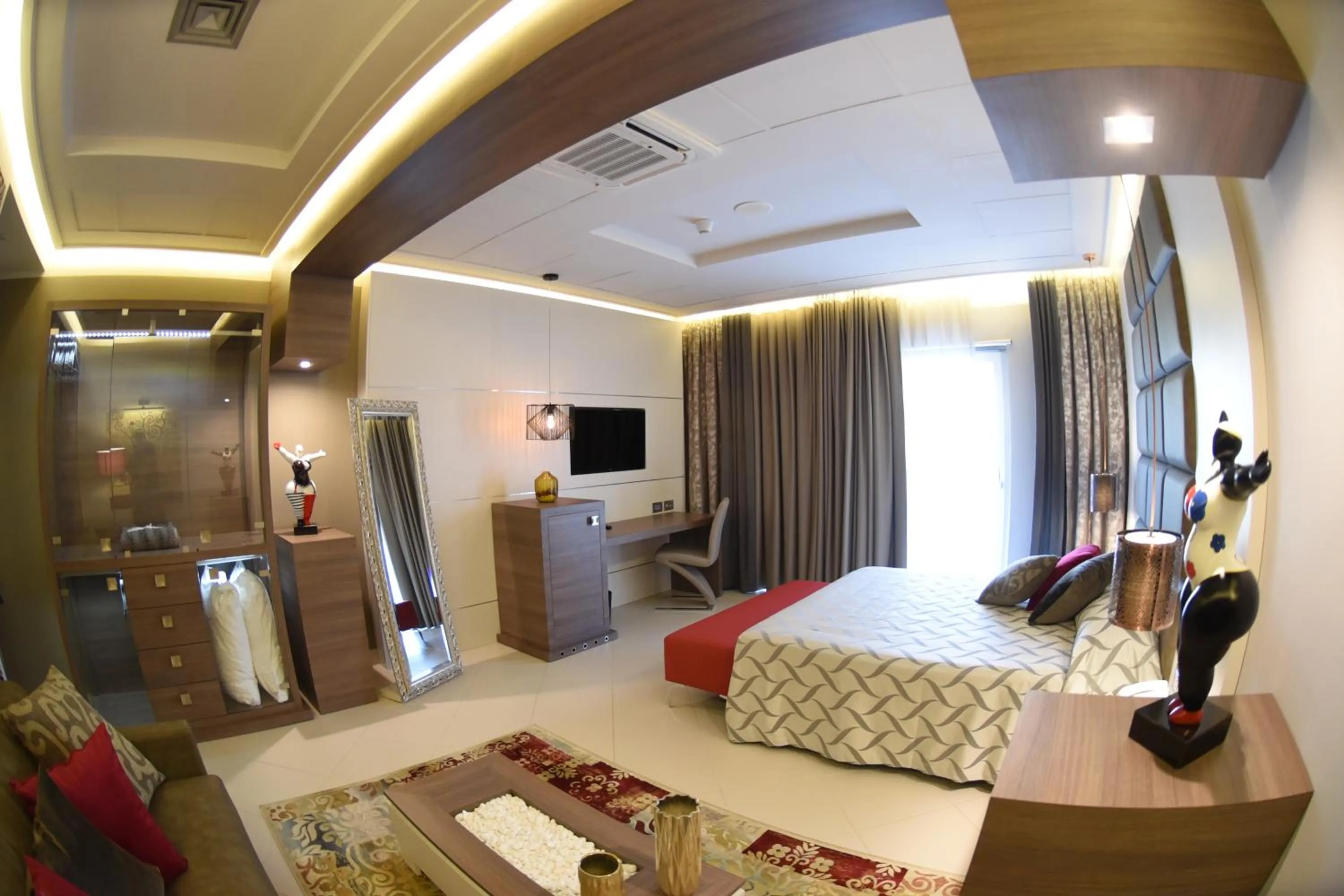 Photo of the whole room, Bed in Hotel Niagara