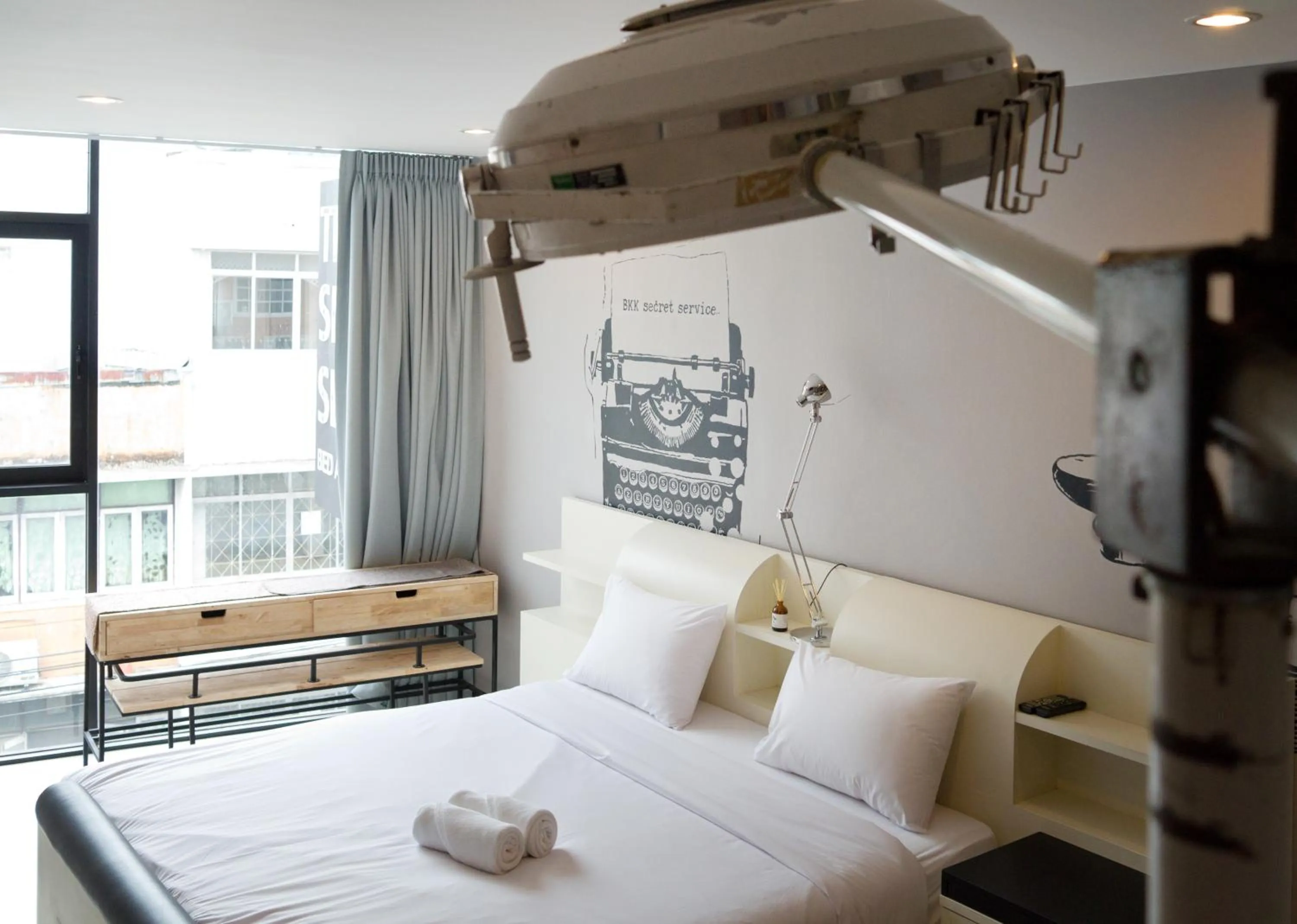 Day, Bed in The Secret Service