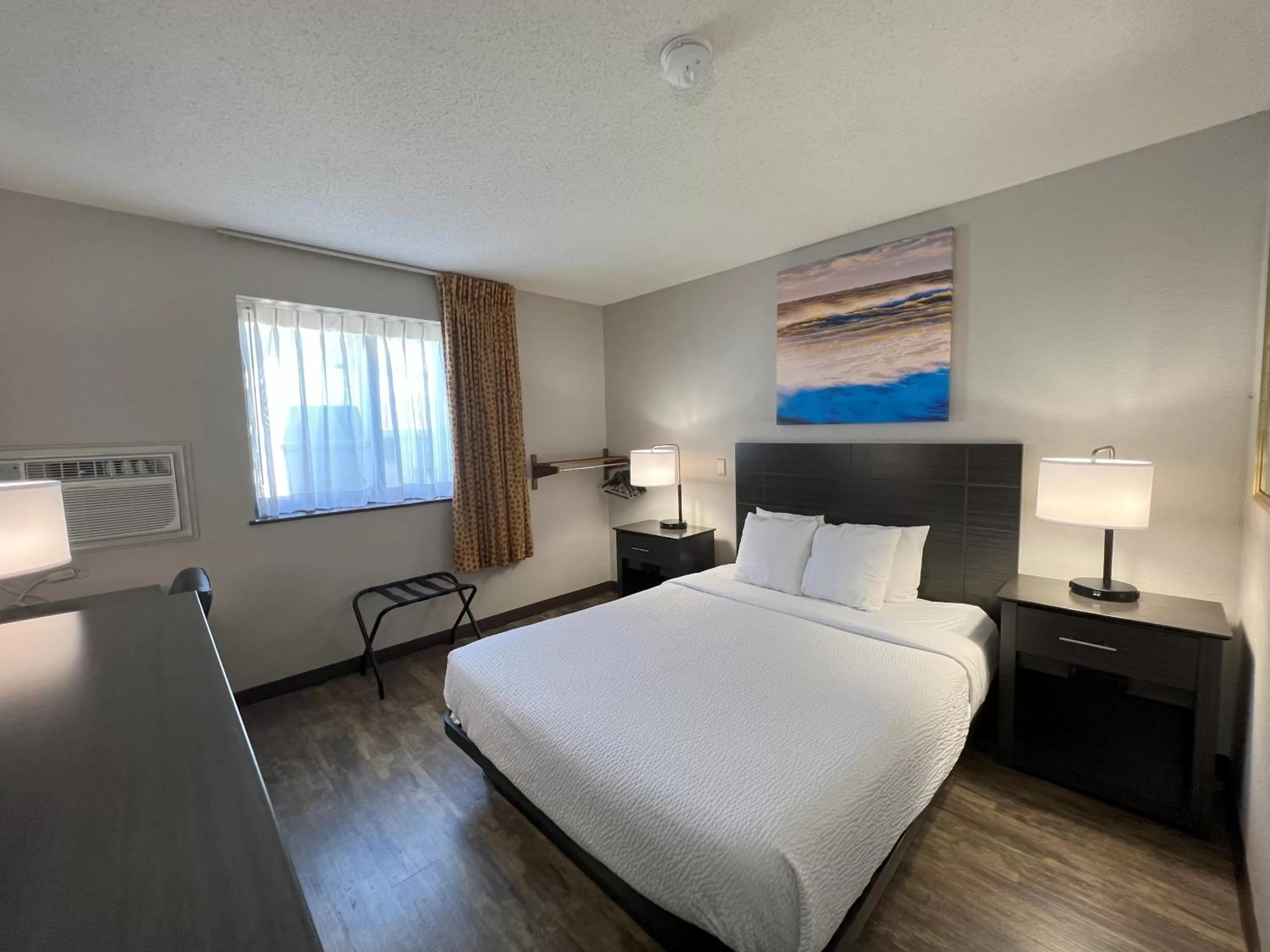 Bed in Days Inn by Wyndham Orange Park/Jacksonville