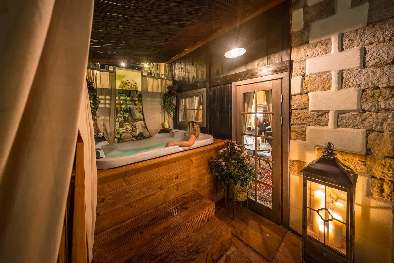 Hot Tub in Hotel Wellness Goldenes Fass Meißen