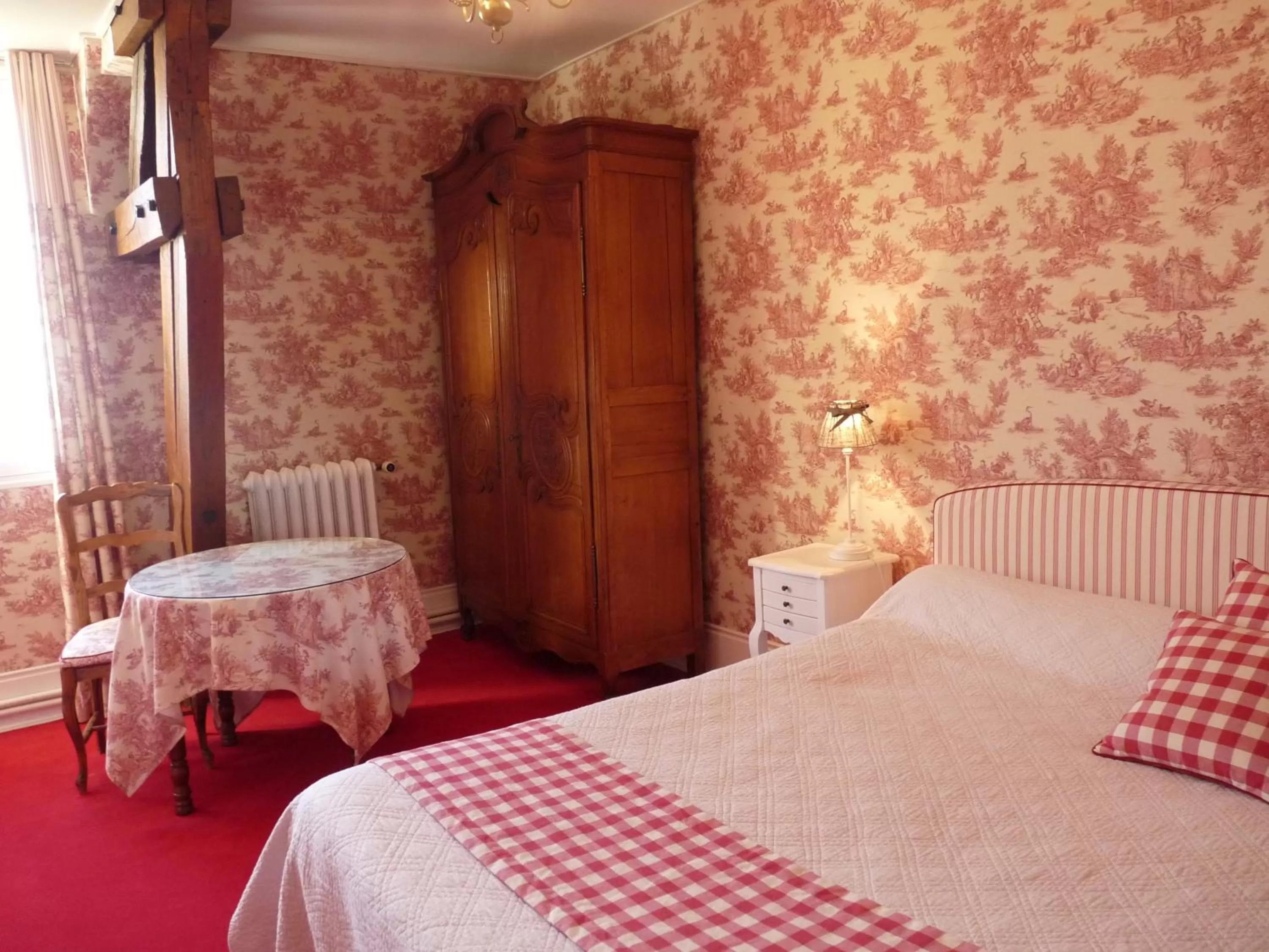 Bed in Château de la Râpée Hôtel restaurant