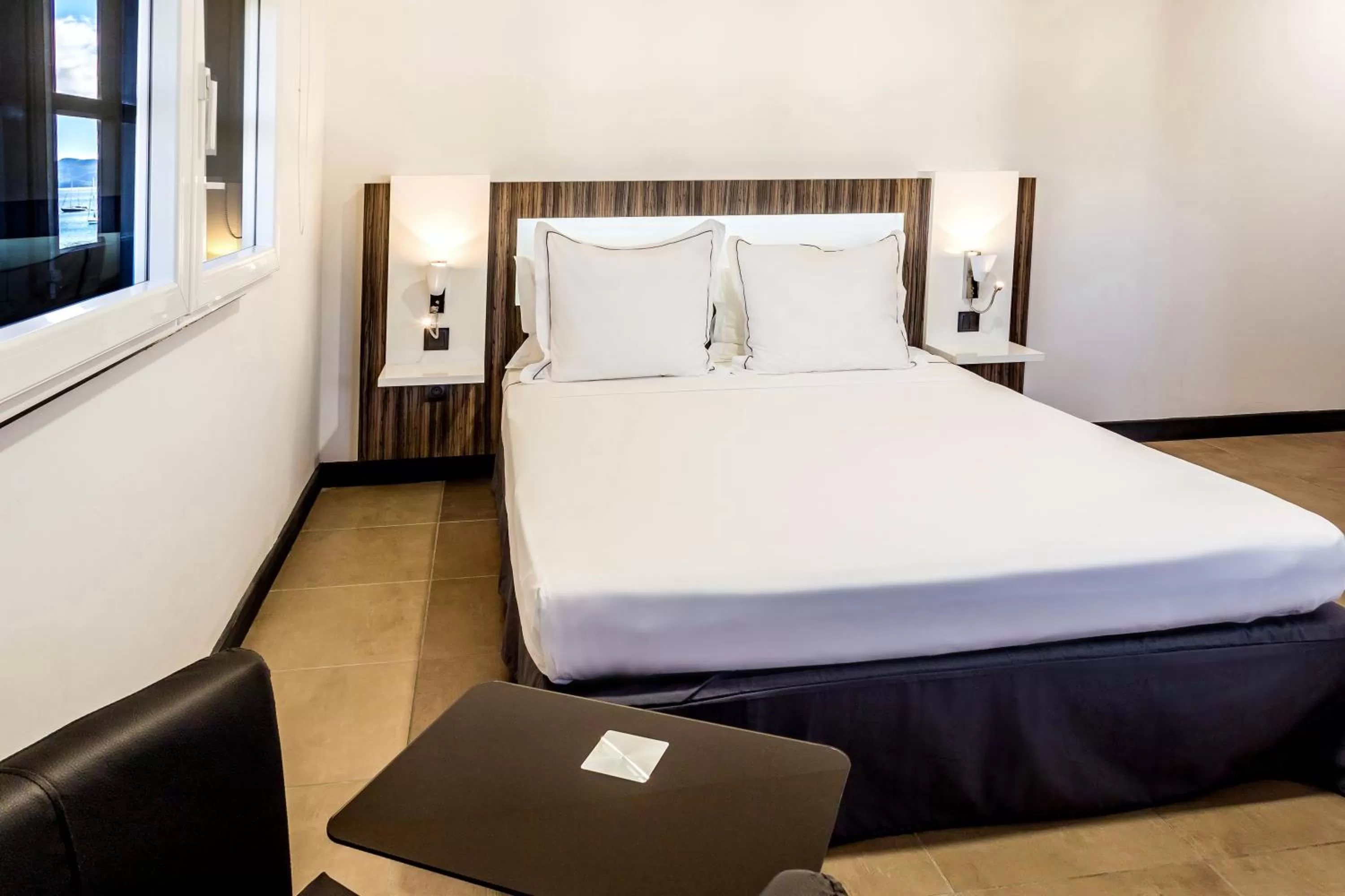 Photo of the whole room, Bed in Residence Fort Savane