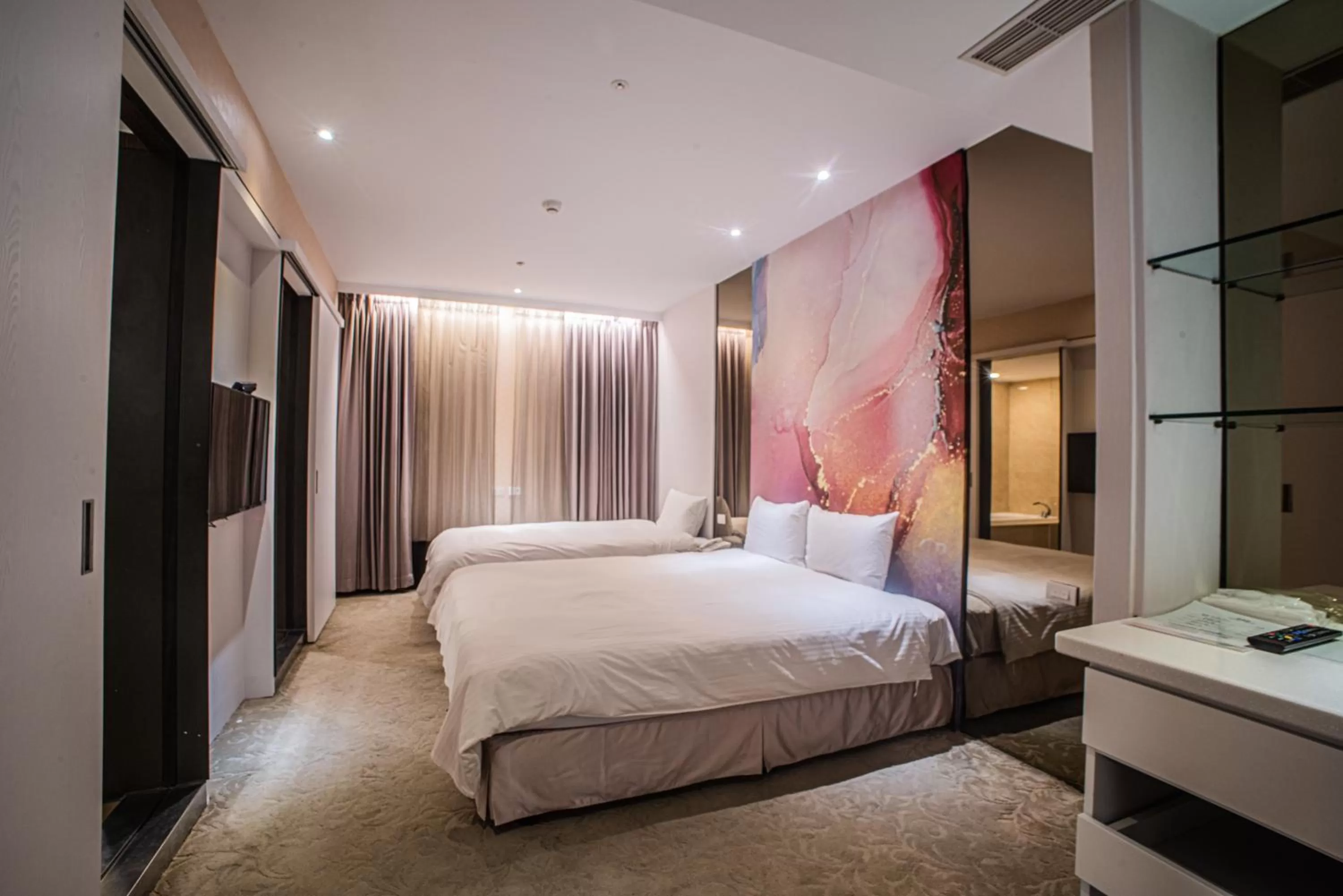 Photo of the whole room, Bed in Artinn藝築文旅-台北站前館