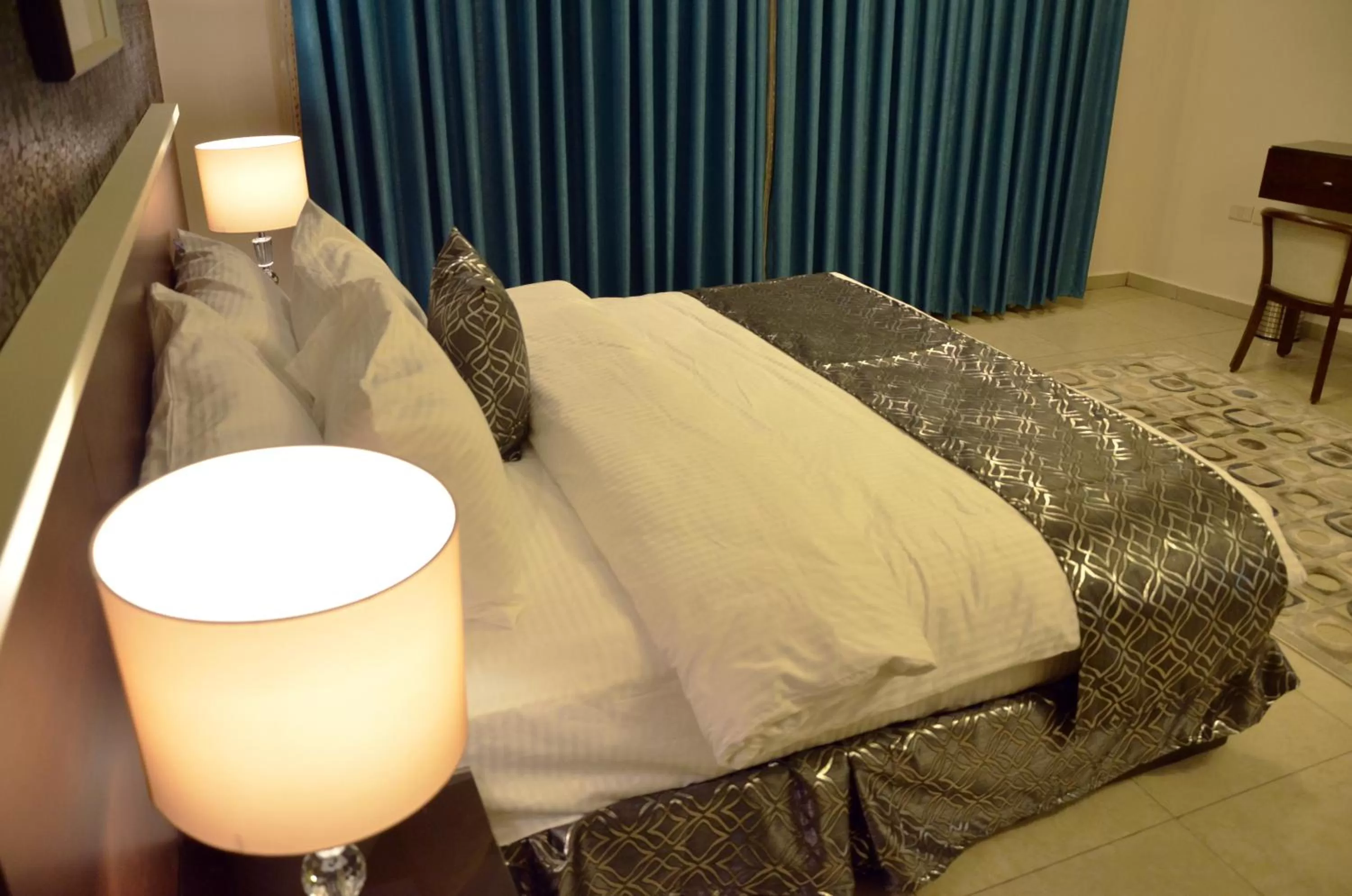 Bedroom, Bed in City Rose Hotel Suites