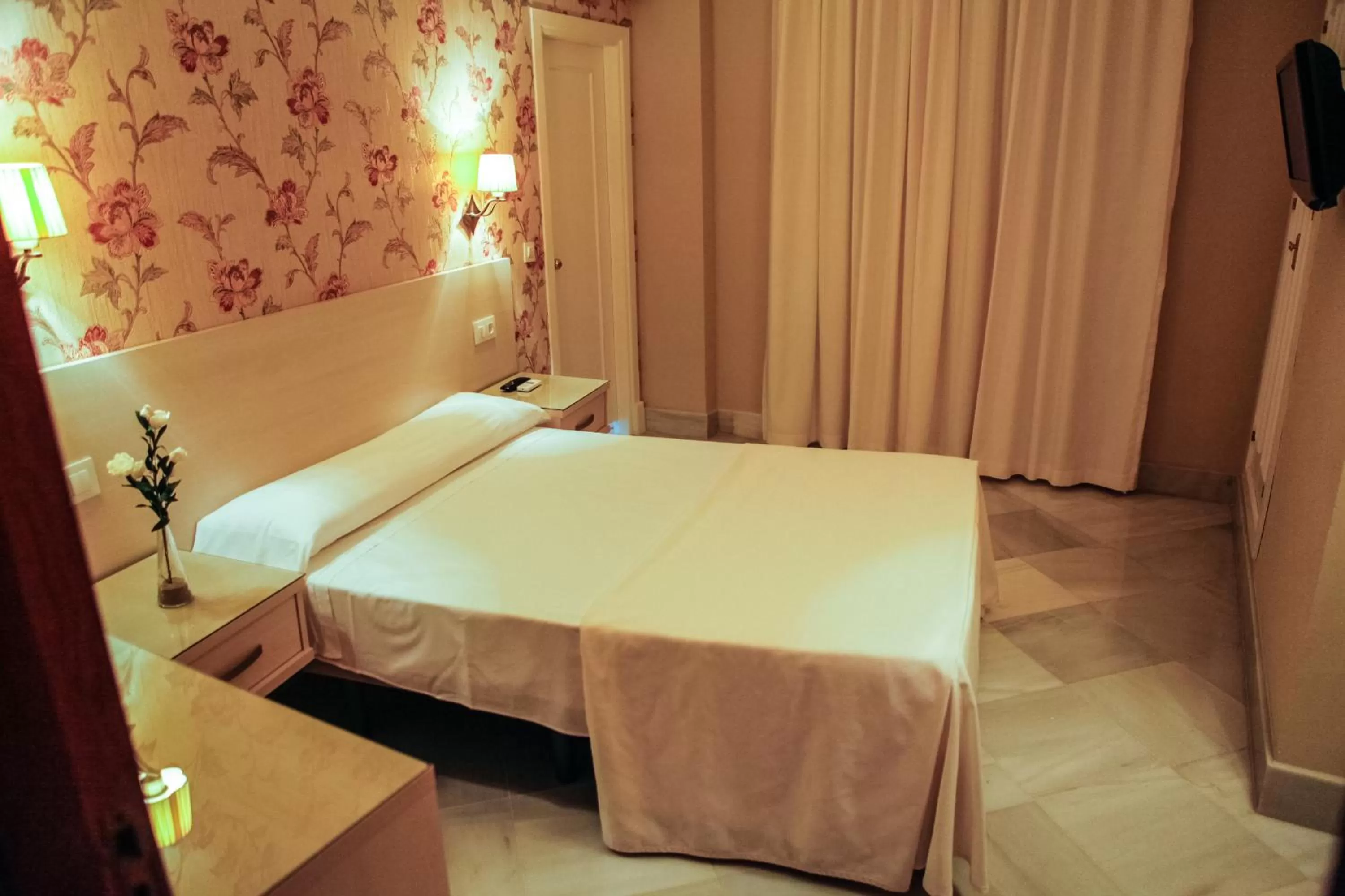 Bedroom, Bed in Chaikana