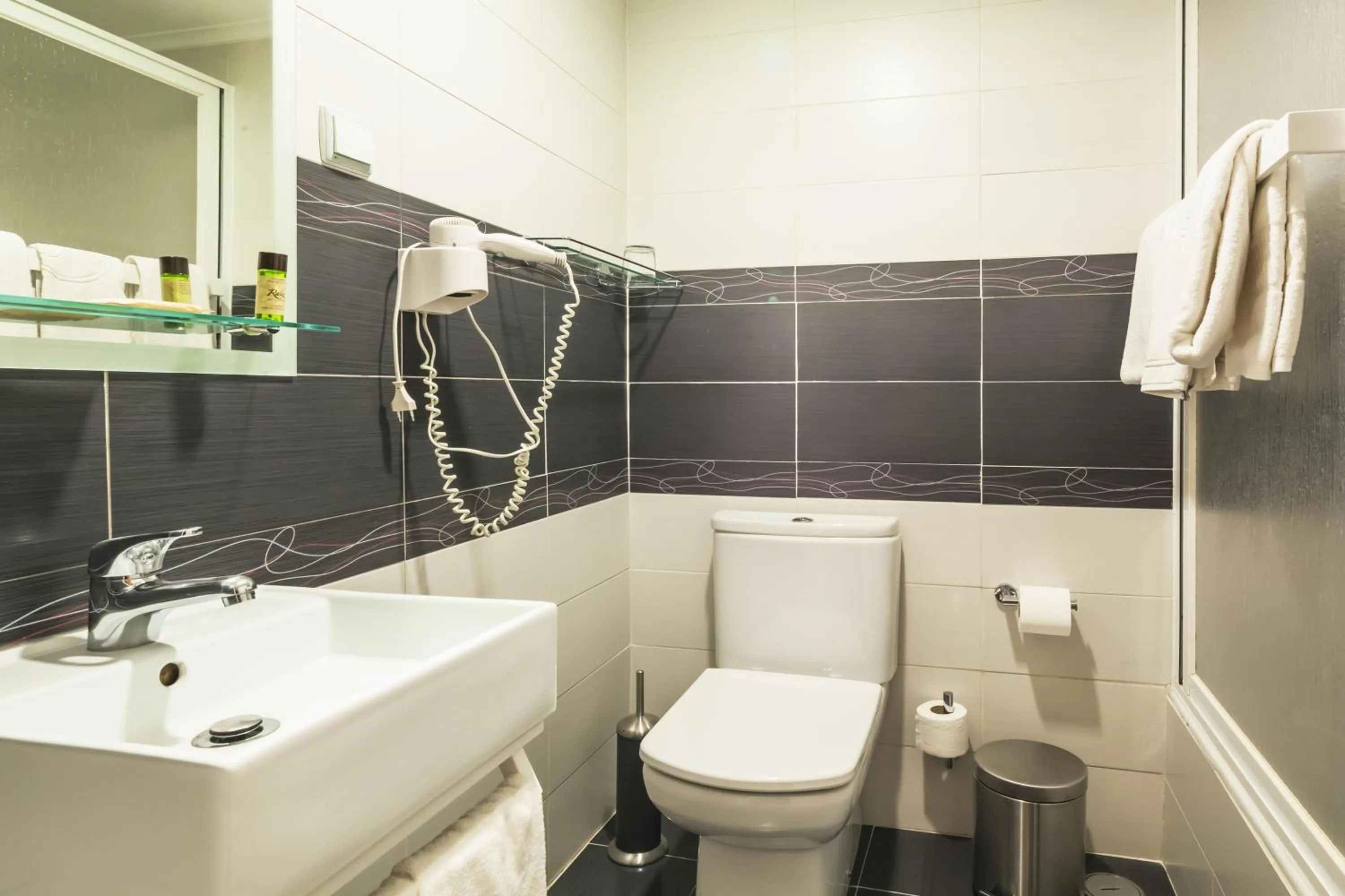 Toilet in Vila Nova Guesthouse