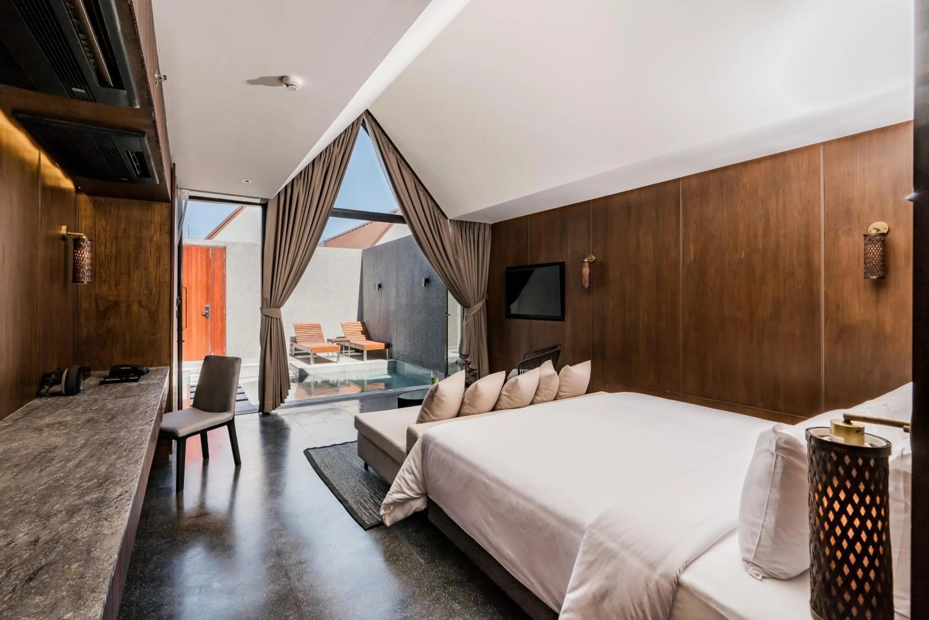 Photo of the whole room, Bed in Ana Anan Resort & Villas Pattaya