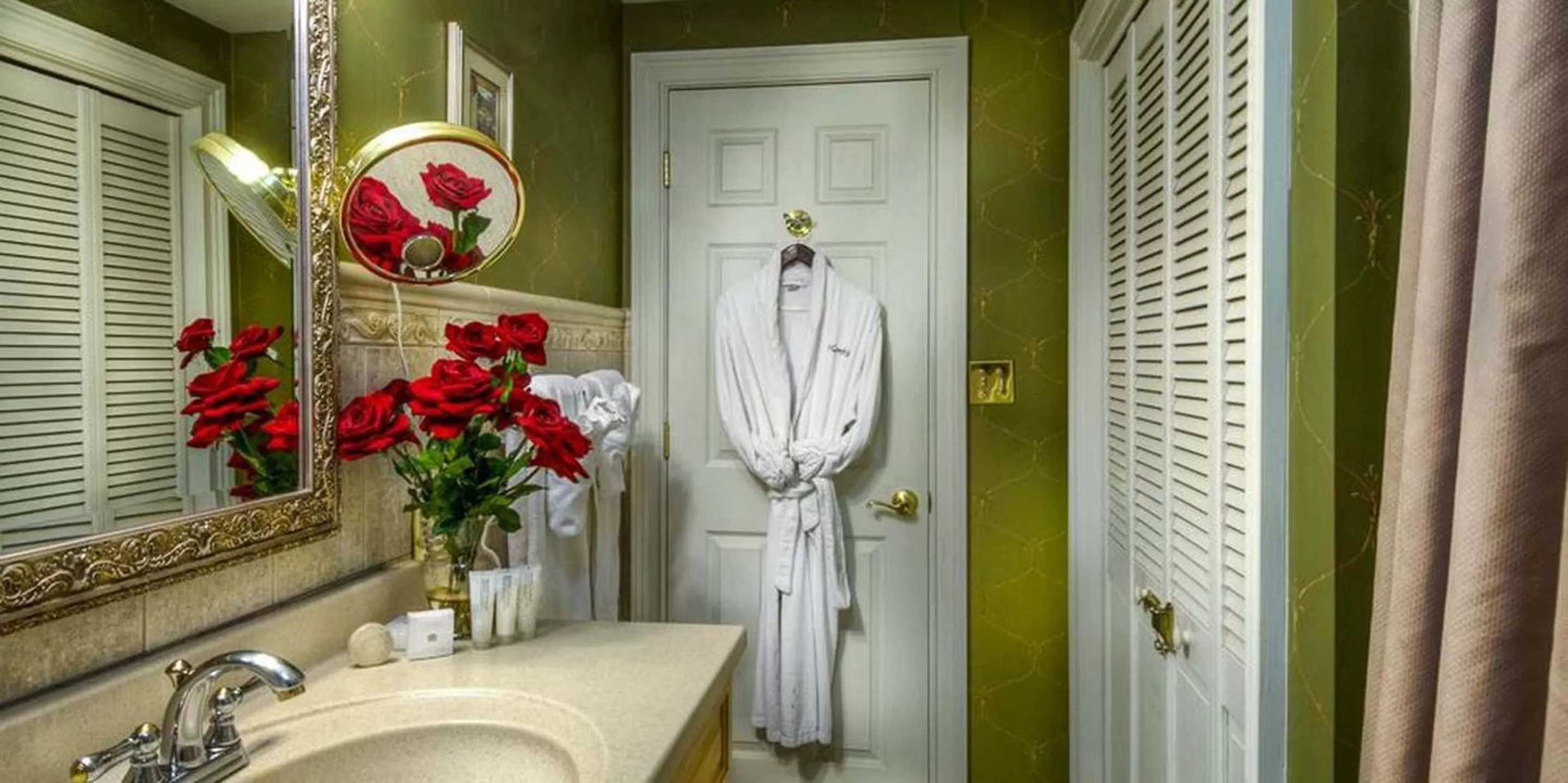 Bathroom in Red Coach Inn