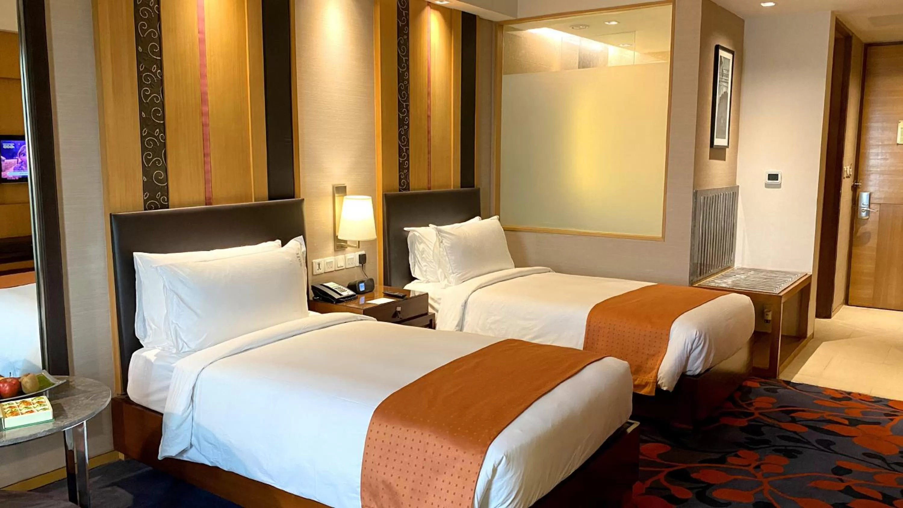 Photo of the whole room, Bed in Holiday Inn New Delhi Mayur Vihar Noida by IHG