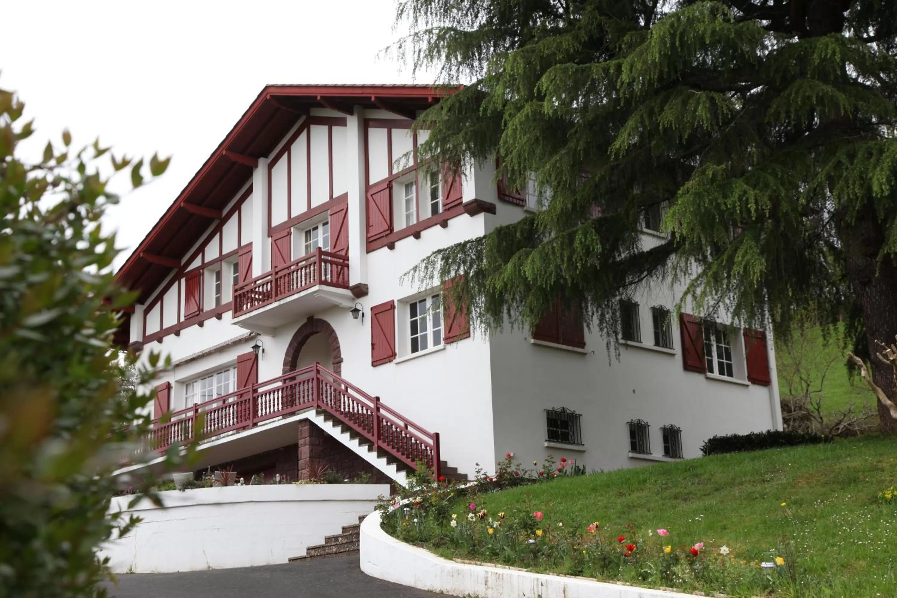 Facade/entrance in Gure Lana