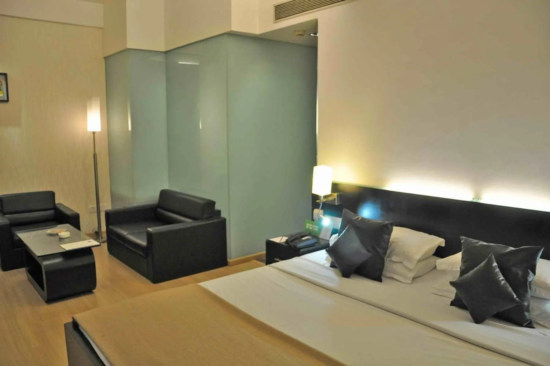 Bedroom, Bed in Comfort Inn Sunset