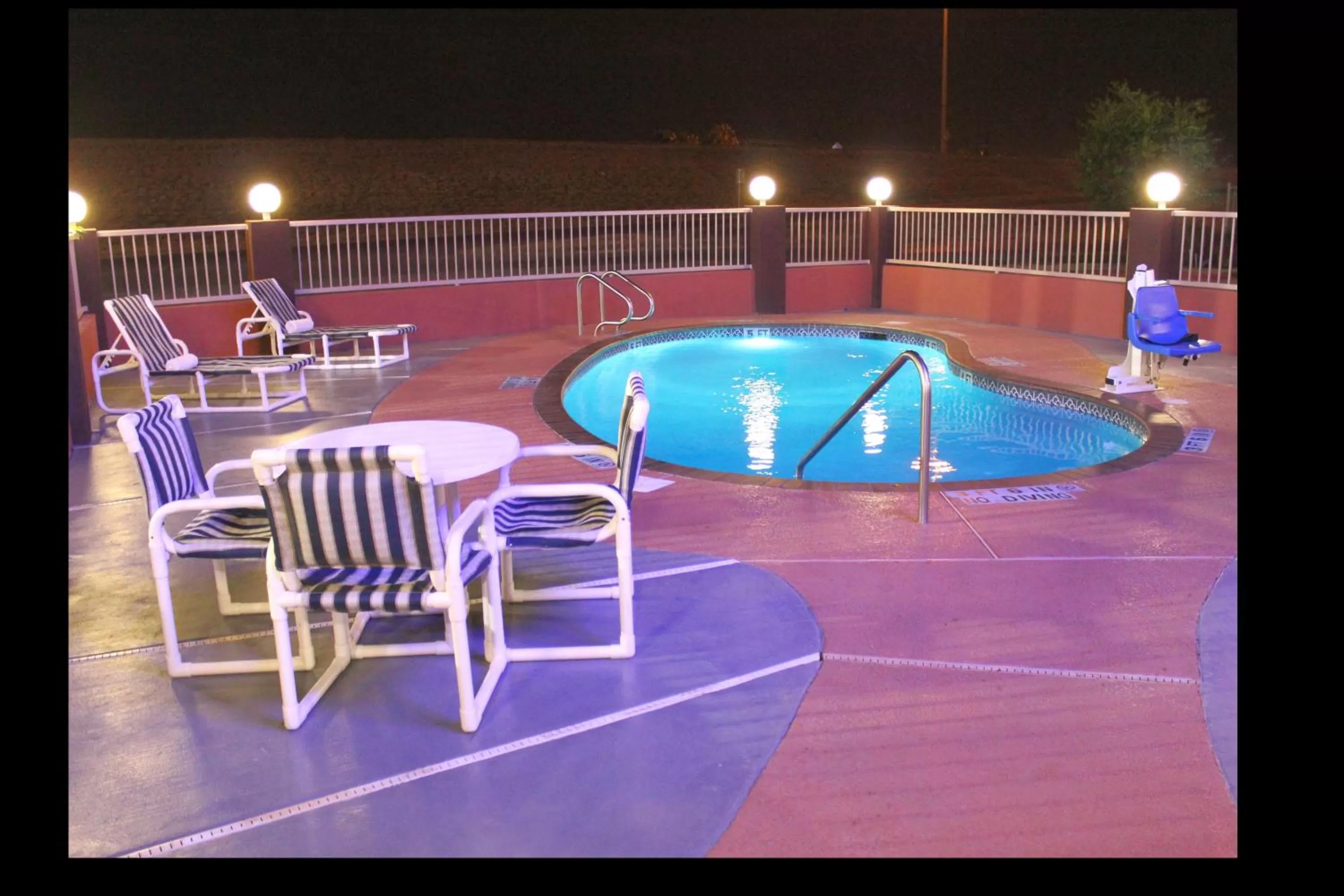 Swimming pool in Texas Inn & Suites McAllen at La Plaza Mall and Airport