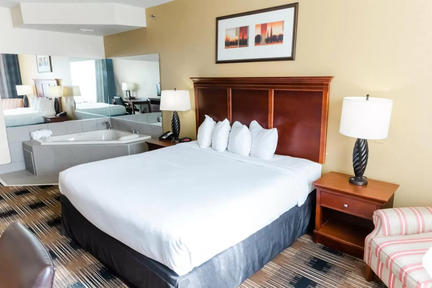 Bed in Country Inn & Suites by Radisson, Helen, GA