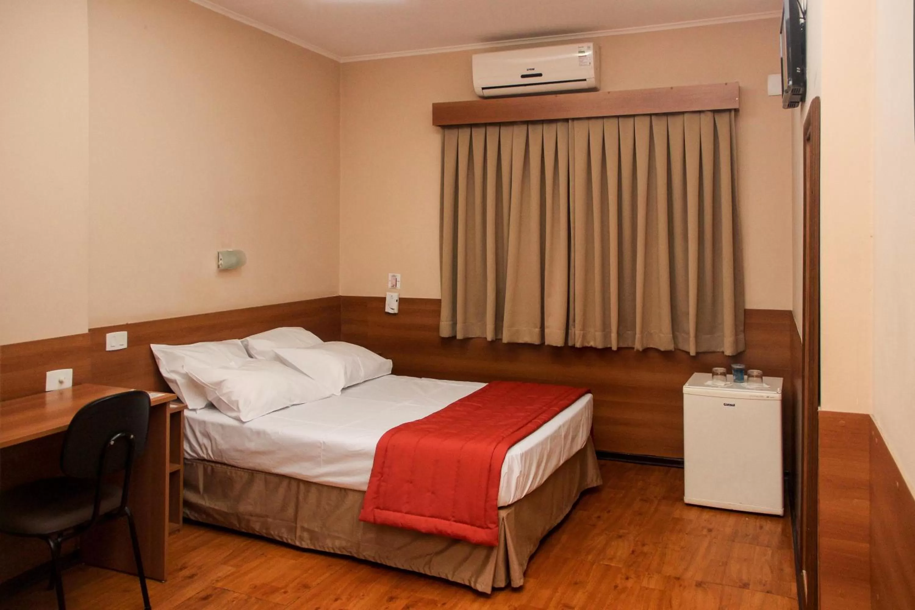 Photo of the whole room, Bed in Hotel Cisne