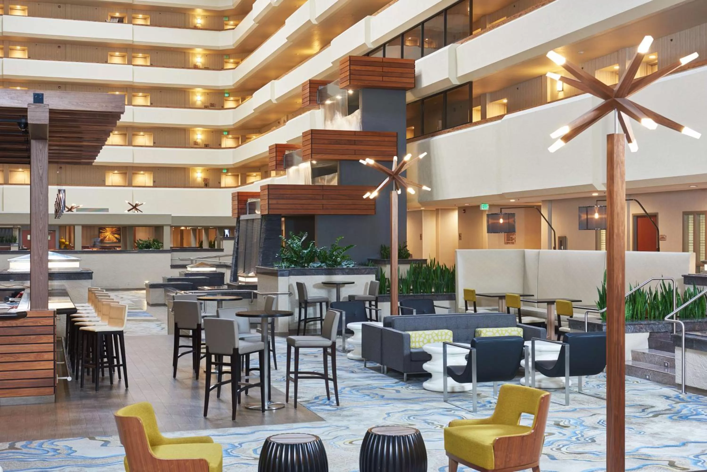 Lobby or reception in DoubleTree by Hilton Fresno Convention Center