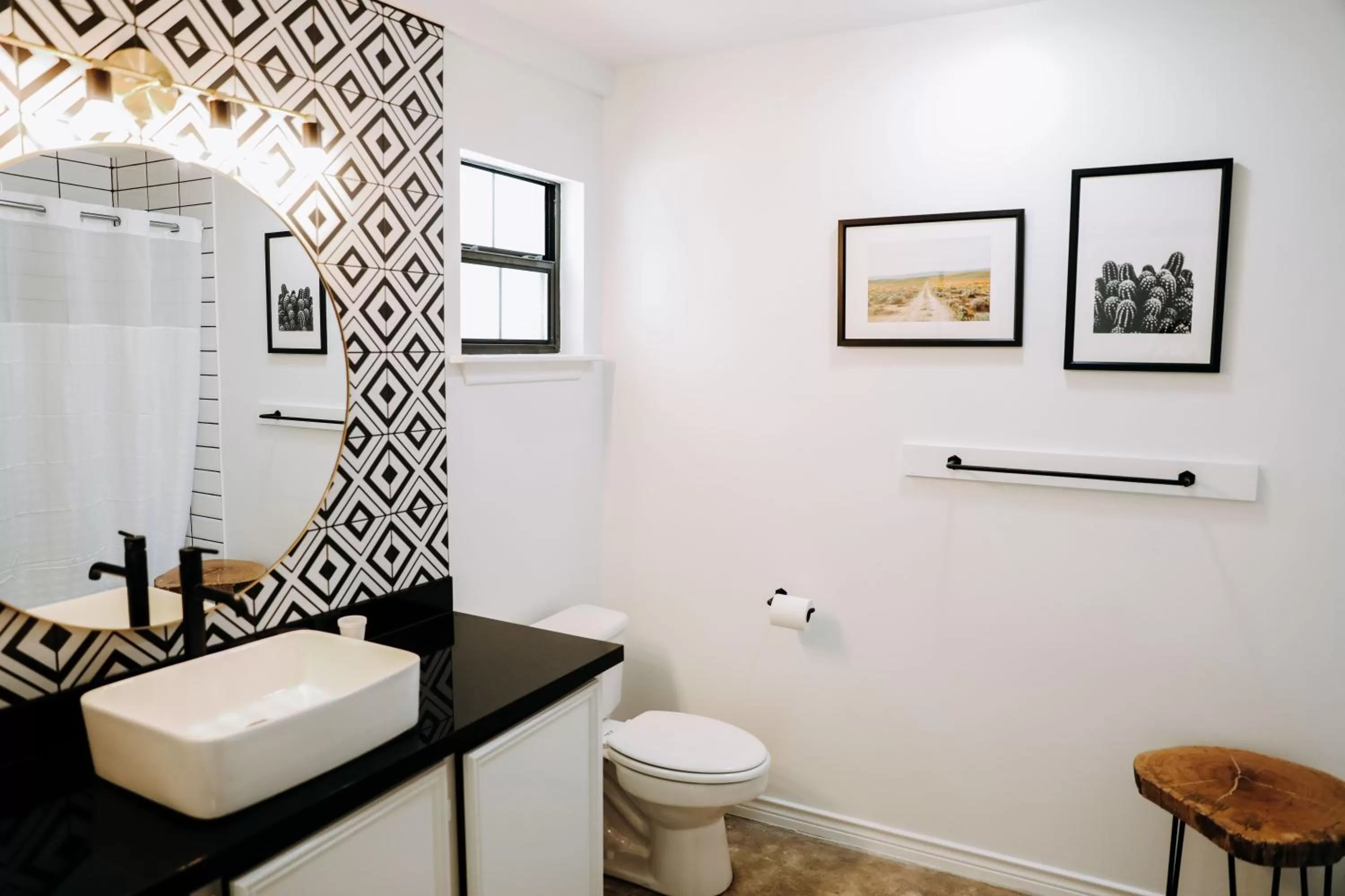 Bathroom in Wimberley Inn & bar