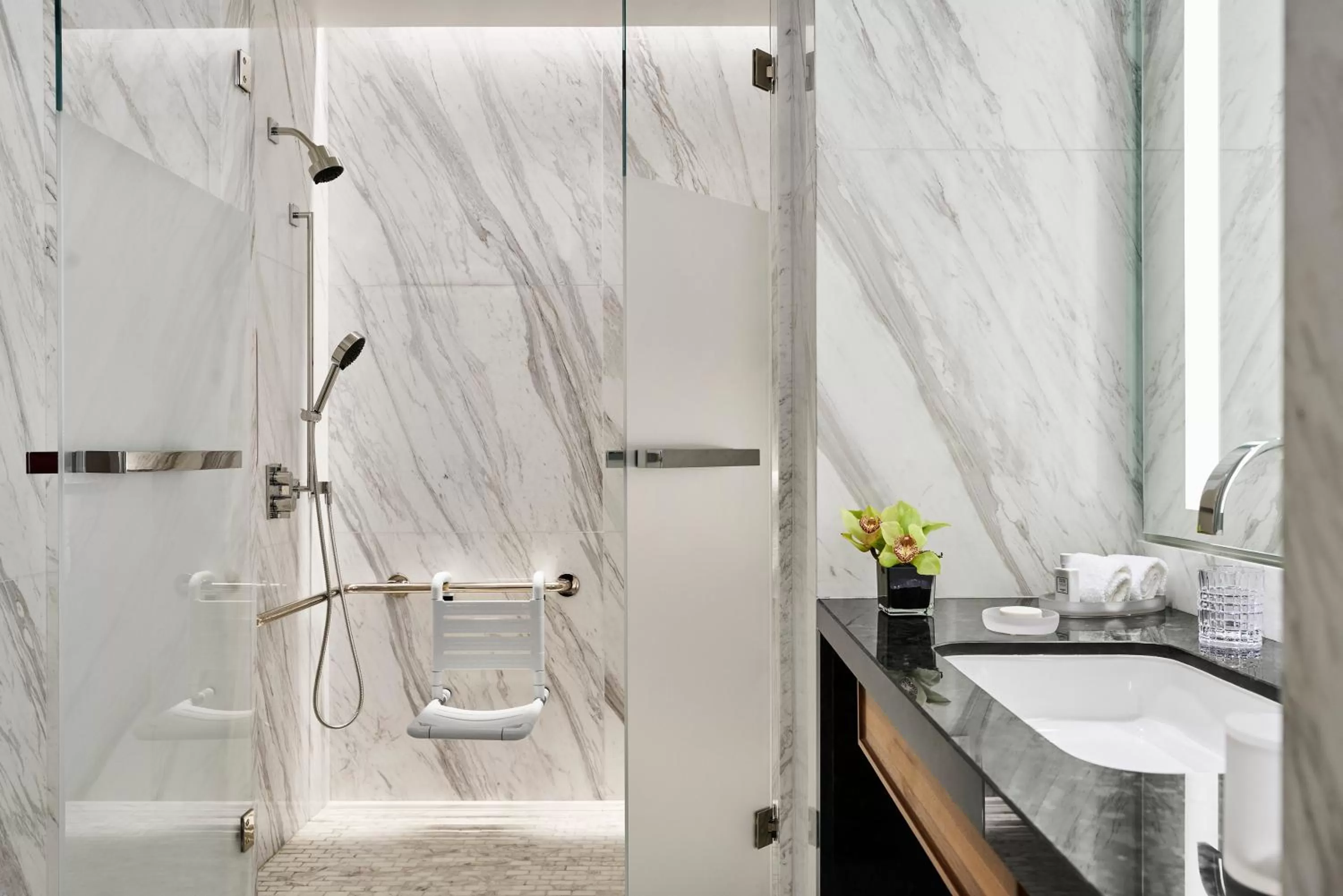 Superior Courtyard Accessible Room in Four Seasons Hotel Madrid