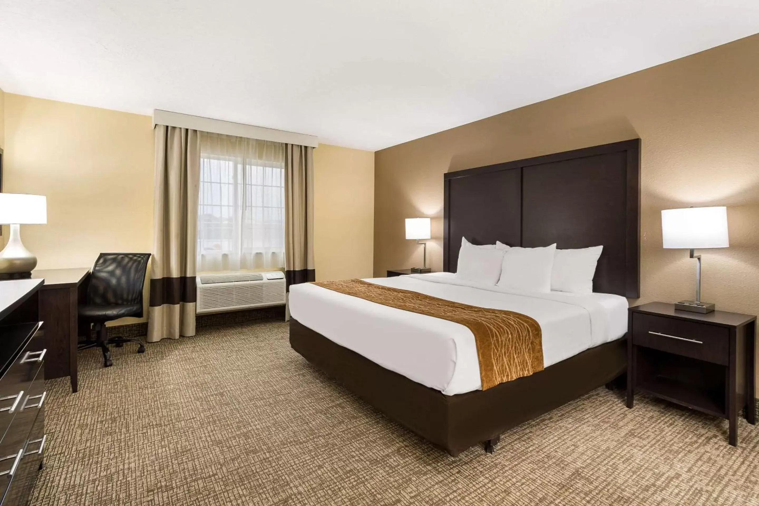 Standard King Room - Non-Smoking in Comfort Inn Yankton SD Standard King Room - Non-Smoking in Comfort Inn Yankton SD