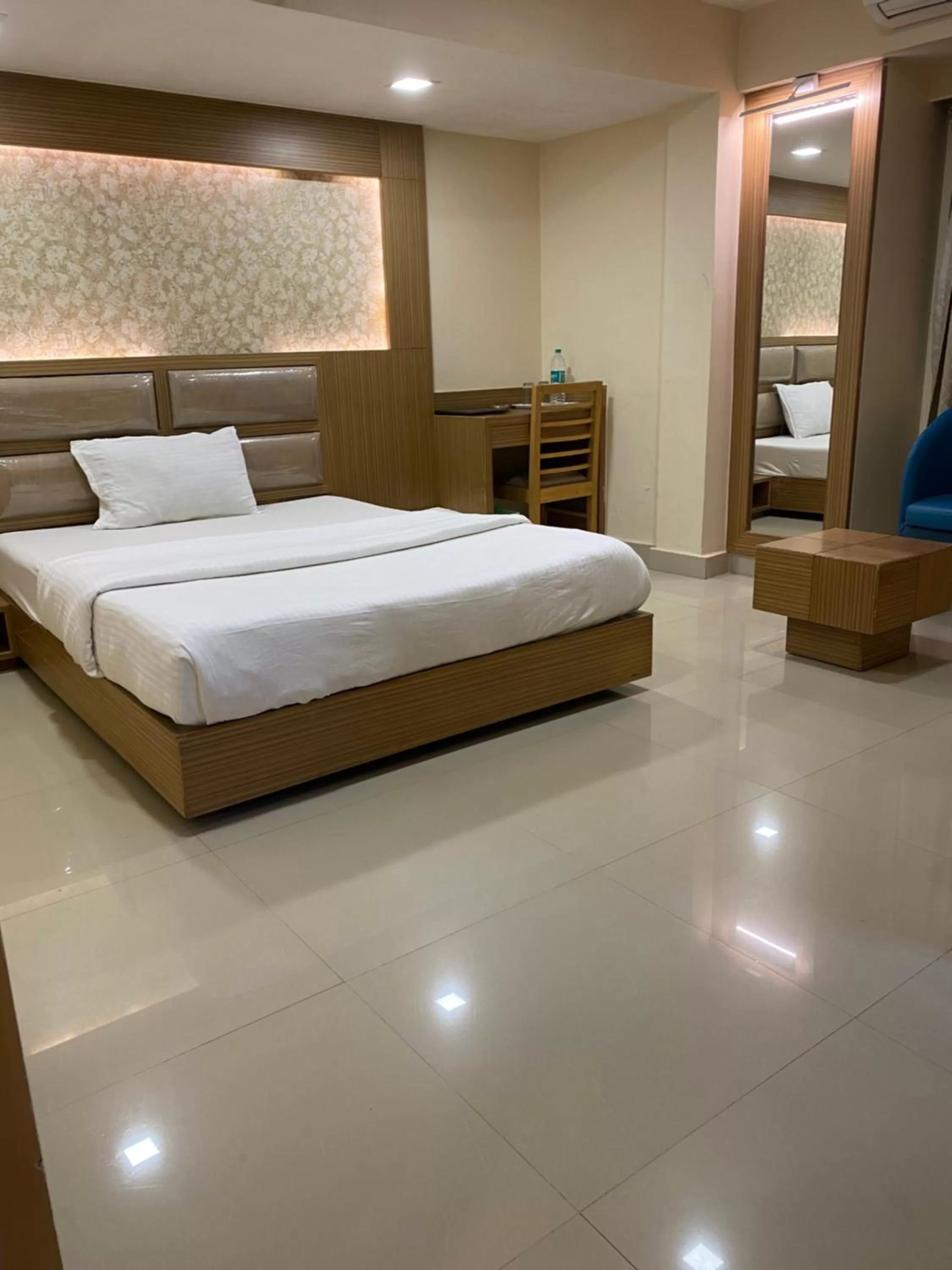 Bed in Greens Suite - Business Class Hotel - Opposite Ripon Building