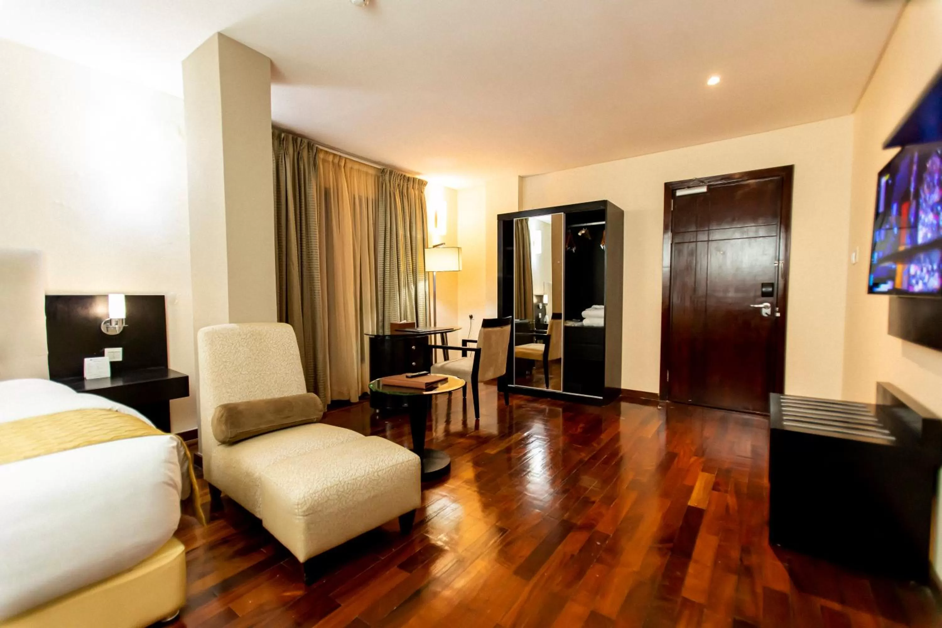 TV and multimedia, Bed in Best Western Premier Accra Airport Hotel