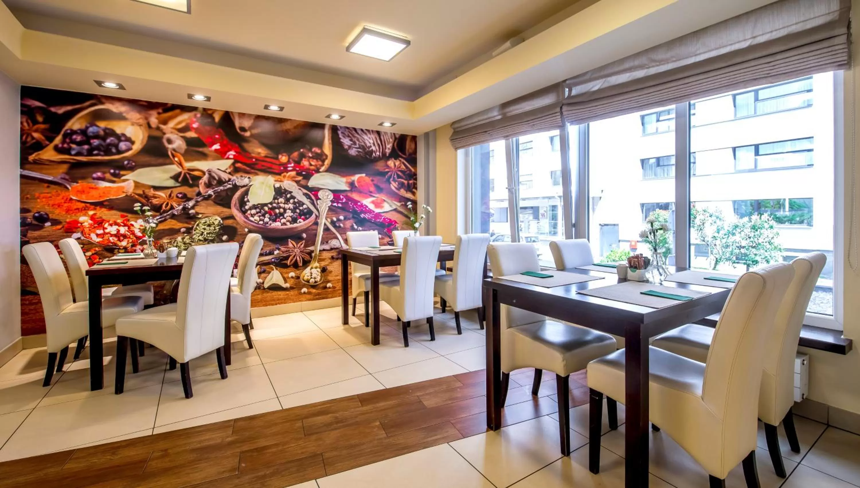Restaurant/places to eat in Best Western Hotel Portos