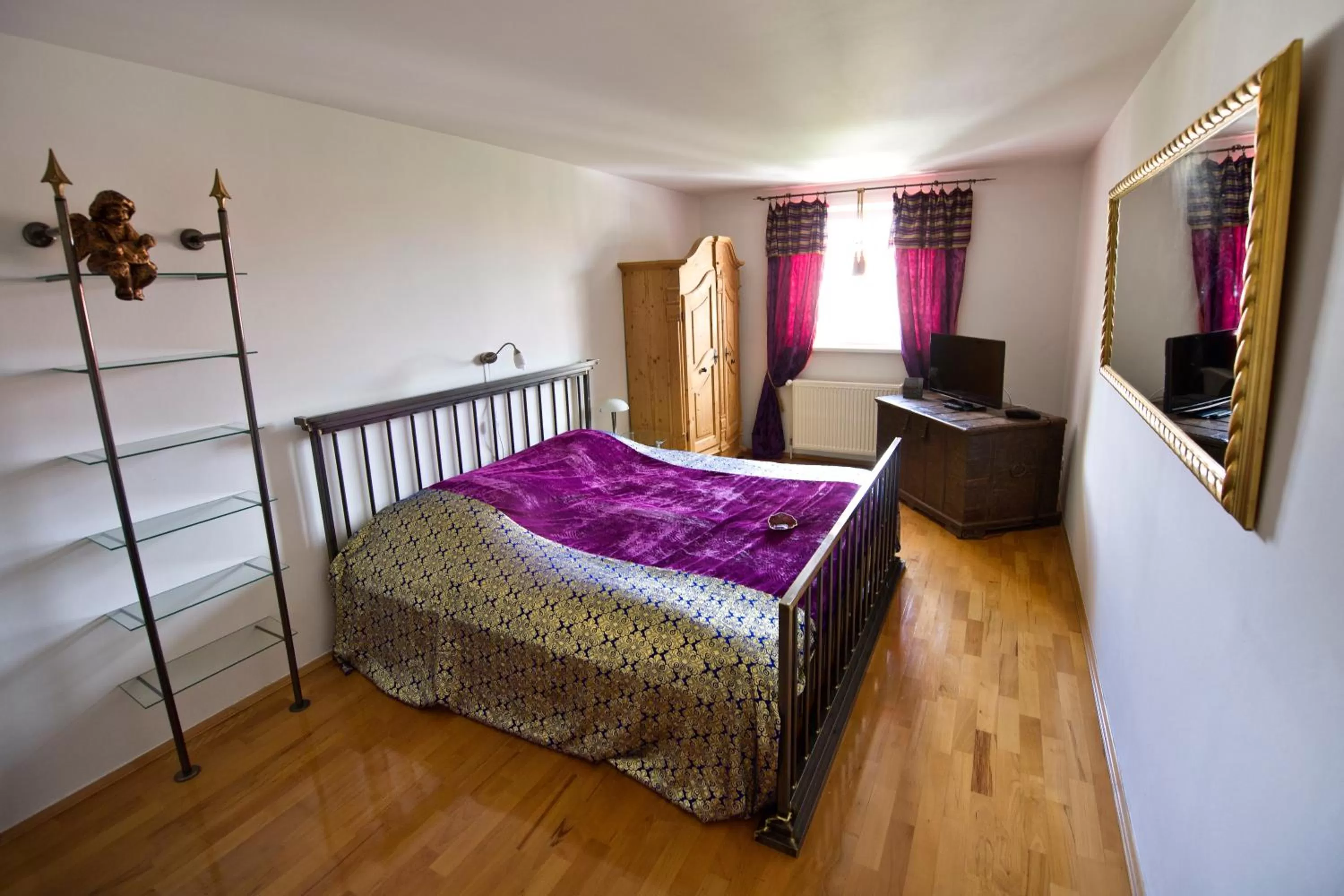 Photo of the whole room, Bed in Bon-Apart