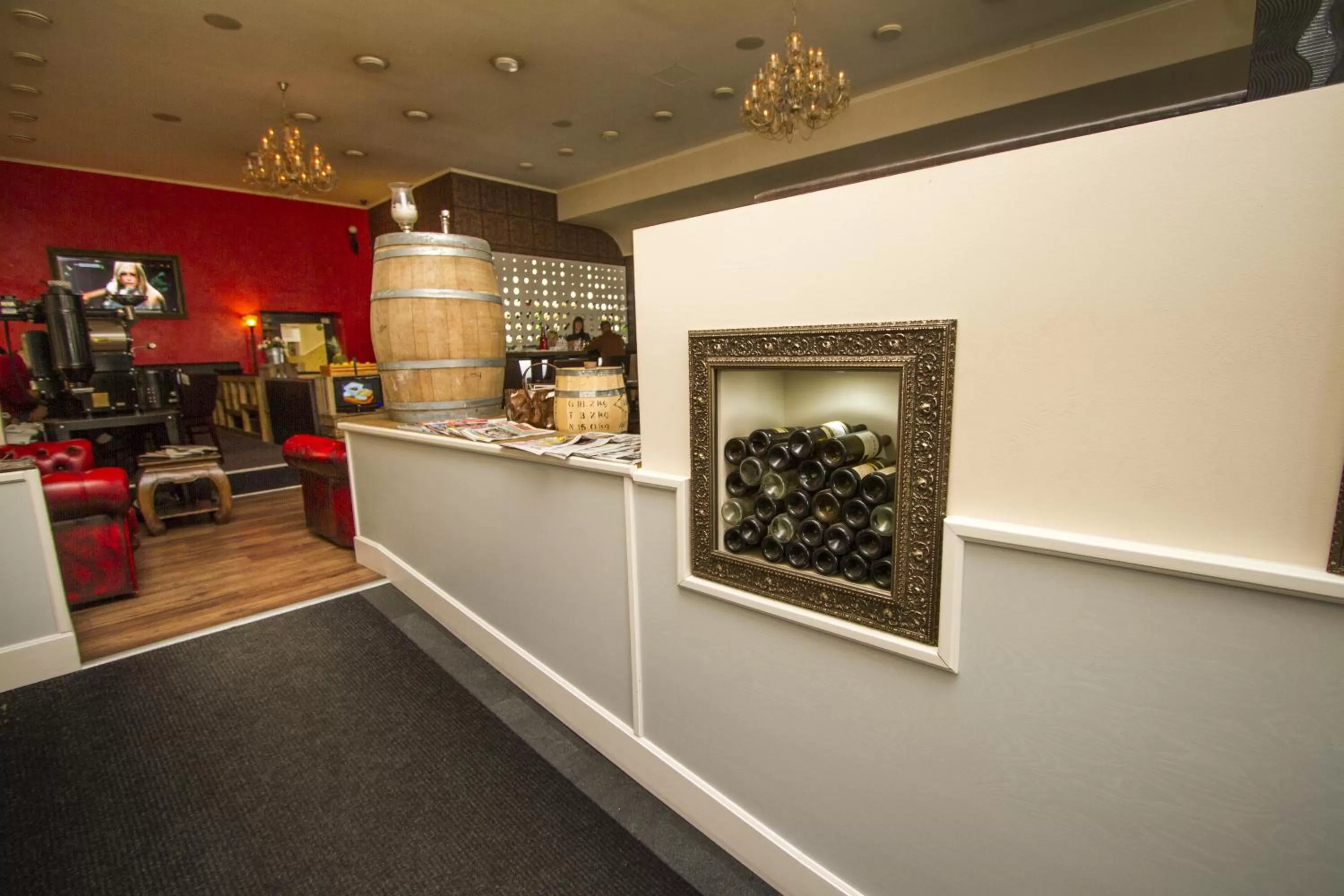 Restaurant/places to eat in Hotel Grand