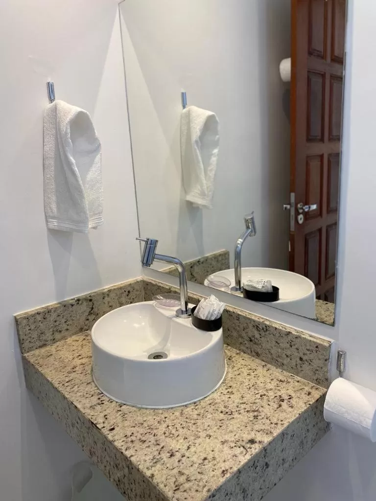 Bathroom in Pousada do Timoneiro