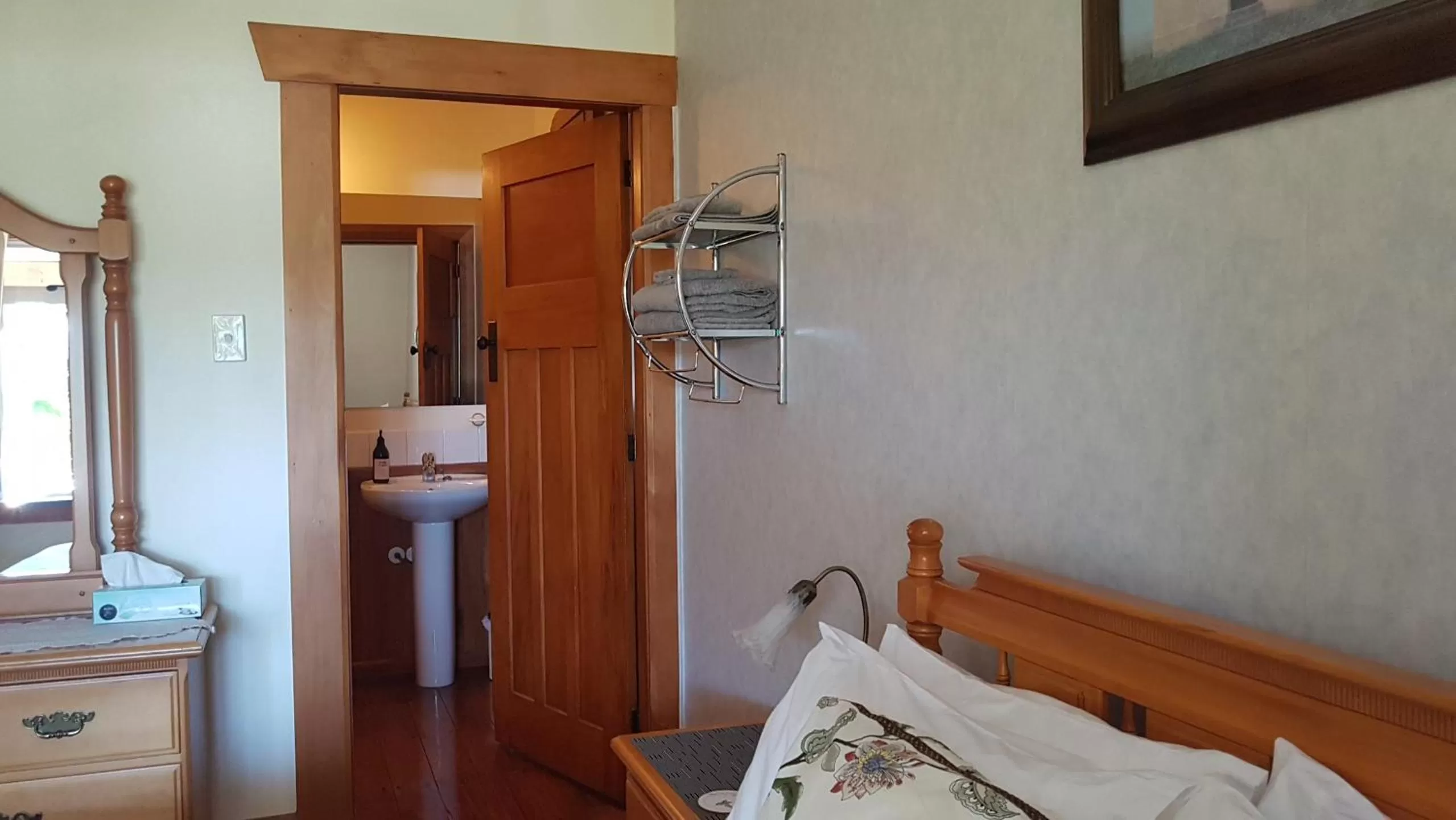 Bed in Olde Mill House B&B & Bike2Wine cycle hire