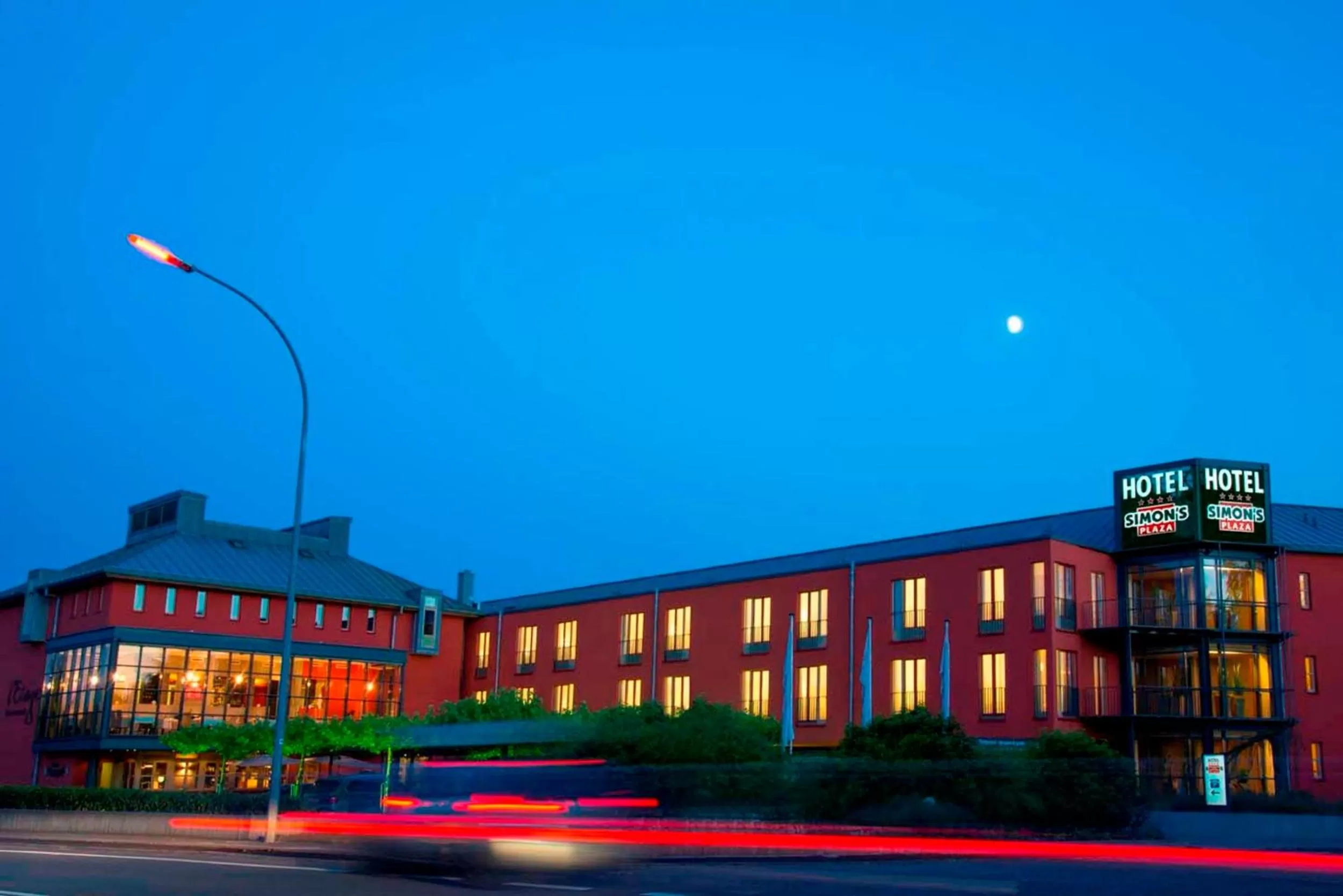 Facade/entrance in Hotel Simon's Plaza