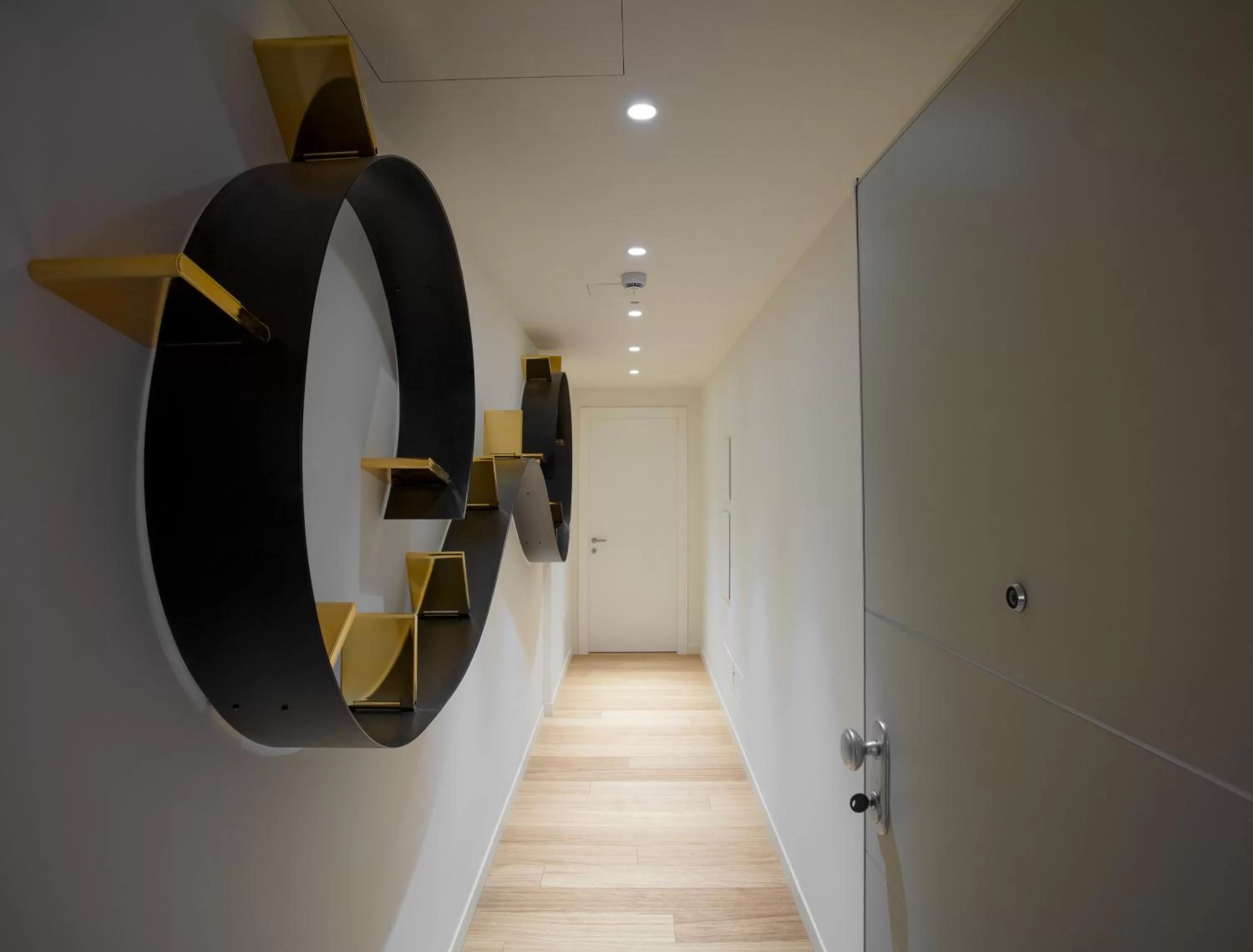 Decorative detail in Sant'Ambrogio Apartments, Reception h24