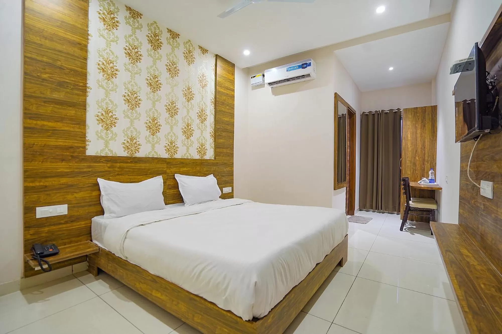 Bed in FabHotel HC Mohali Inn