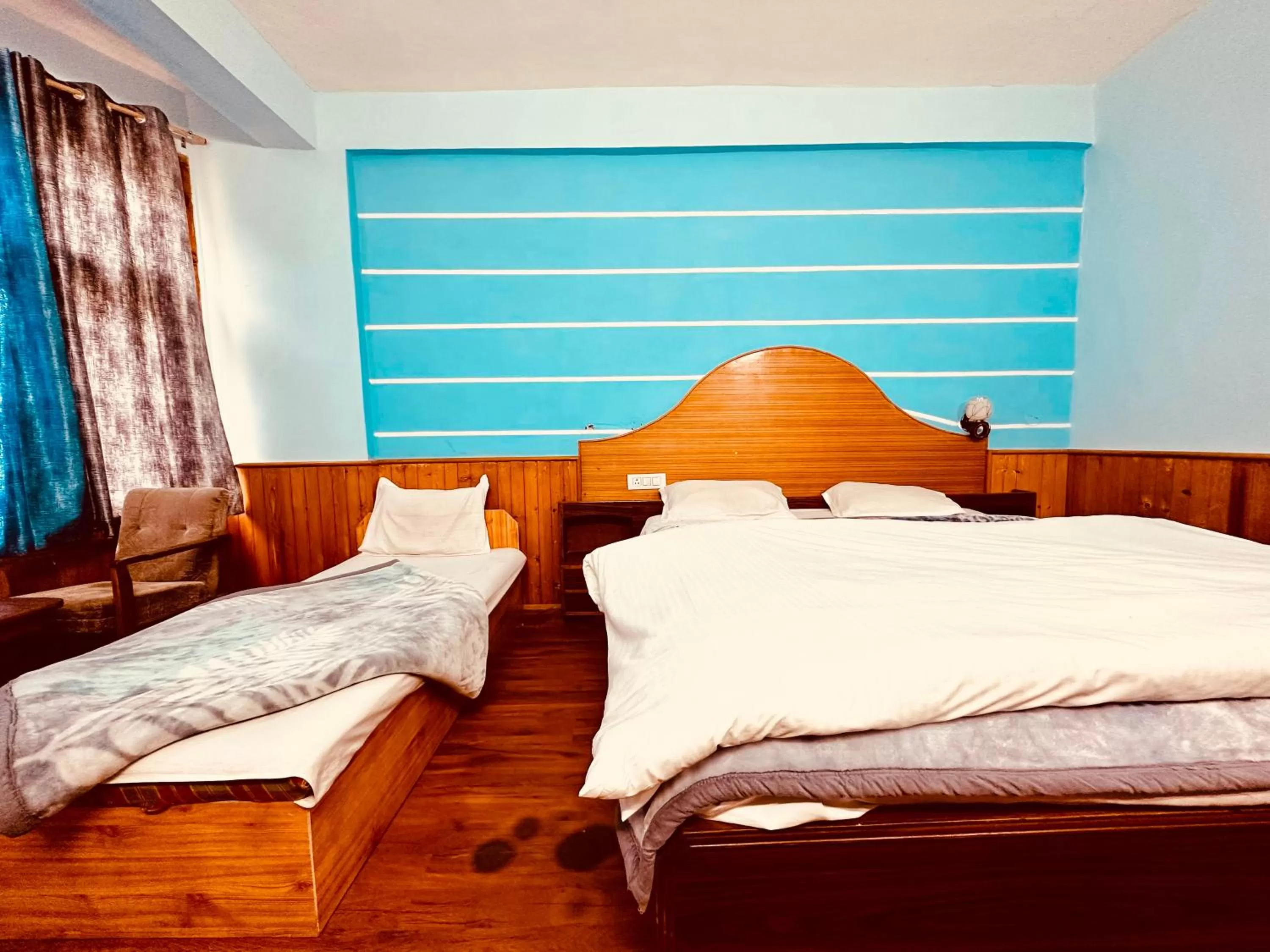 Photo of the whole room, Bed in Hotel D Kanchan Manali