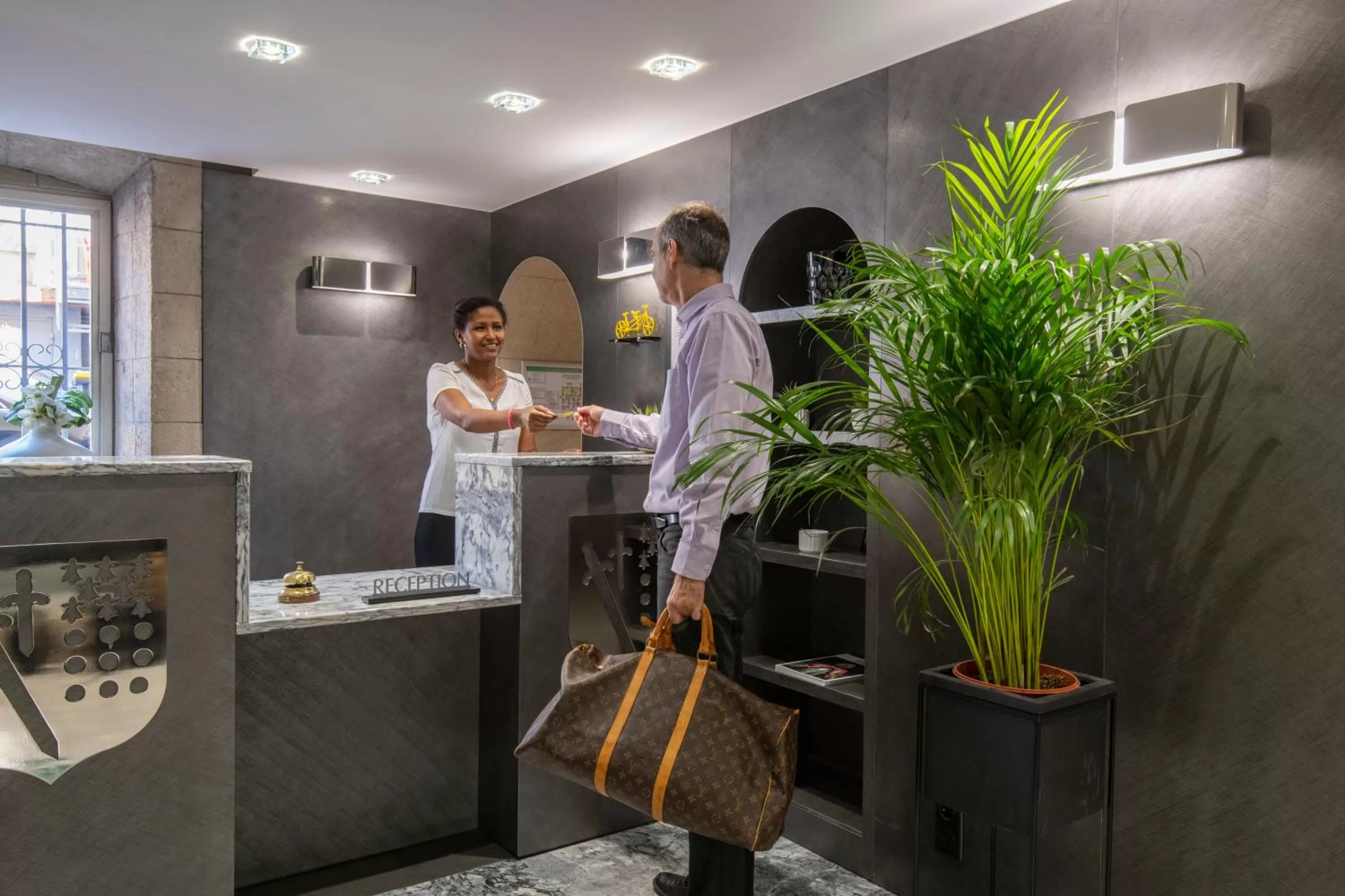 Staff in GOLDEN TULIP CANNES HOTEL de PARIS