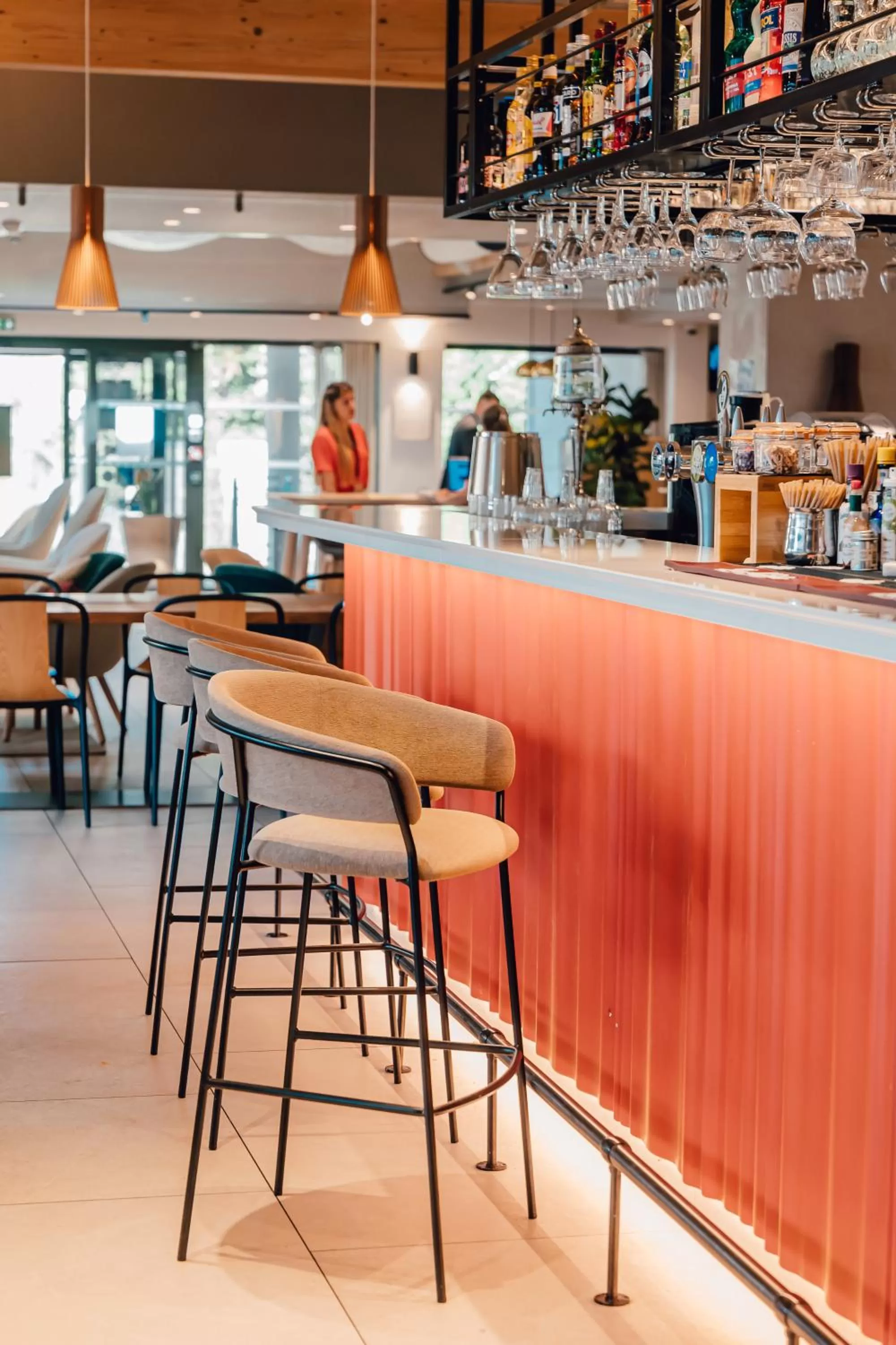 Lounge or bar in Mercure Avignon TGV Hotel & Spa