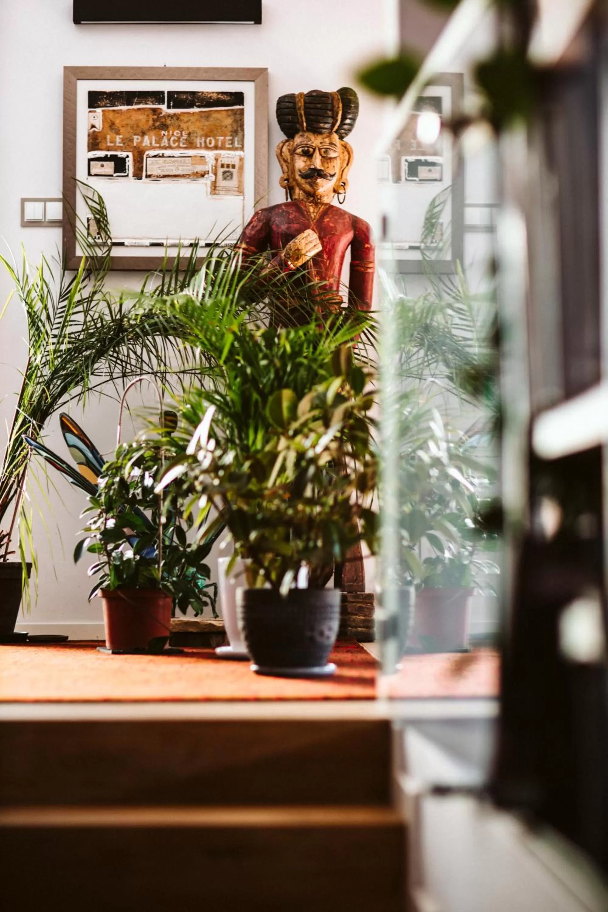 Decorative detail in Salon Win Wine Bar & Apartments