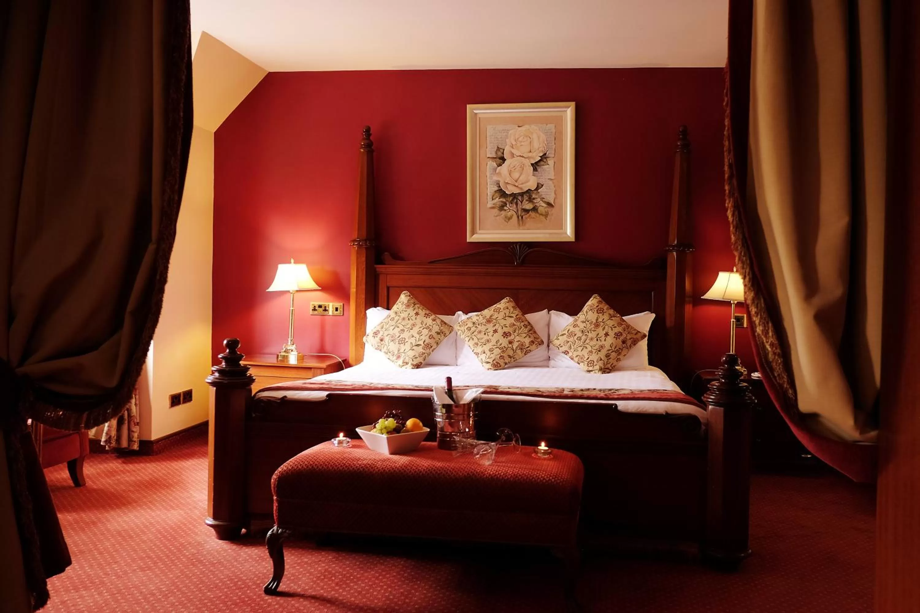 Bed in Racket Hall Country House Golf & Conference Hotel