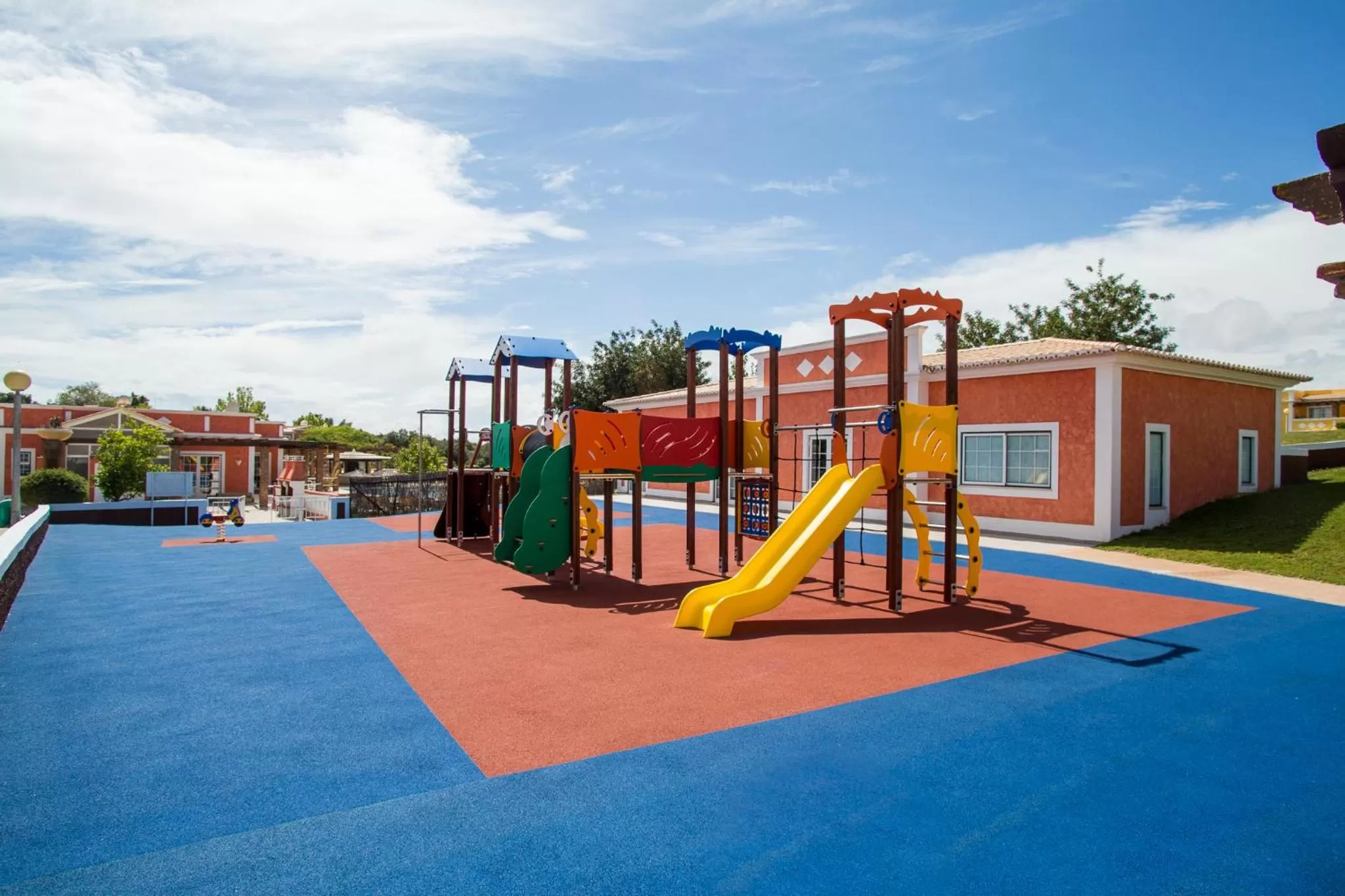 Children play ground in Colina da Lapa & Villas