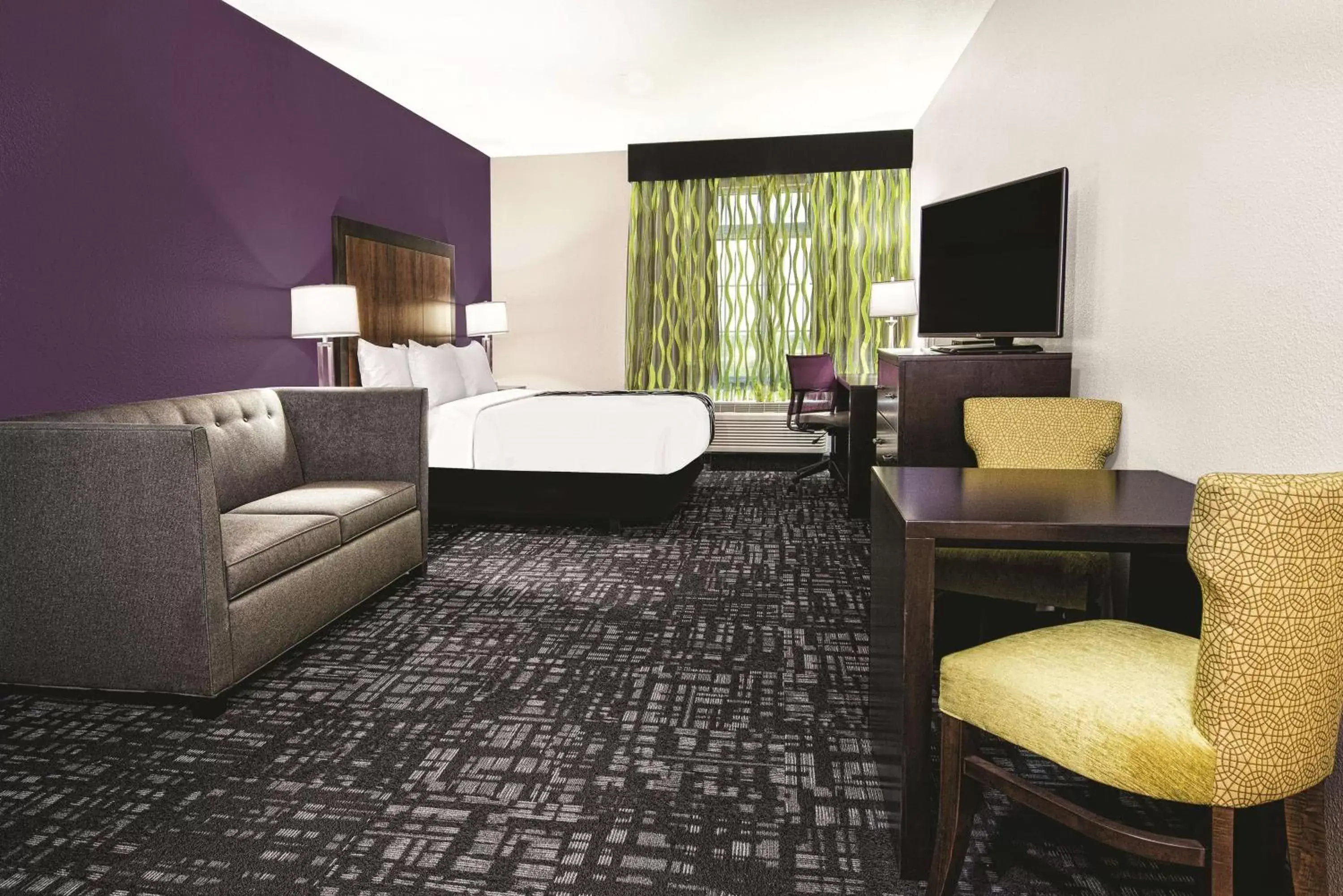 Deluxe King Suite with Bath Tub - Mobility/Hearing Access - Non-Smoking in La Quinta by Wyndham Monahans Deluxe King Suite with Bath Tub - Mobility/Hearing Access - Non-Smoking in La Quinta by Wyndham Monahans