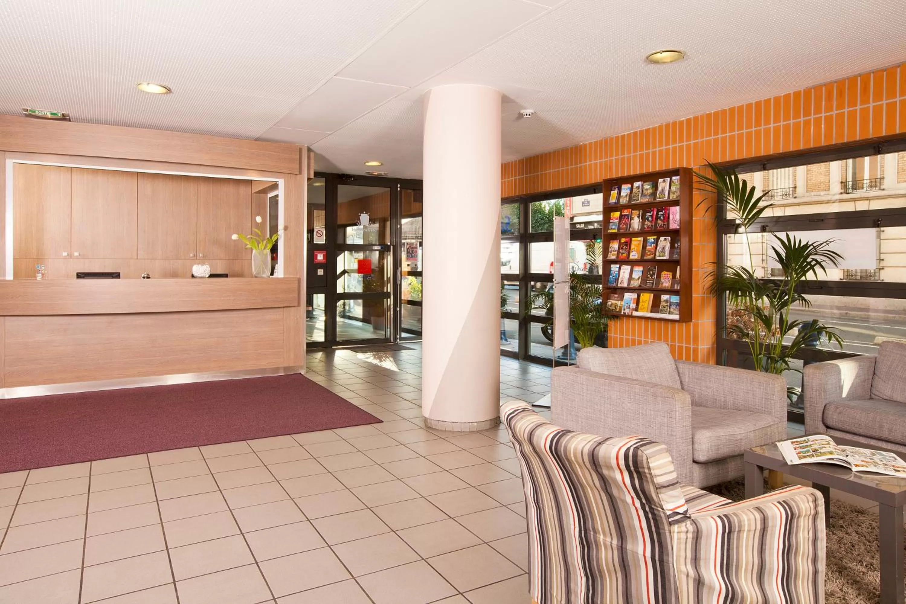 Lobby or reception in Séjours & Affaires Montreuil Saint Mandé