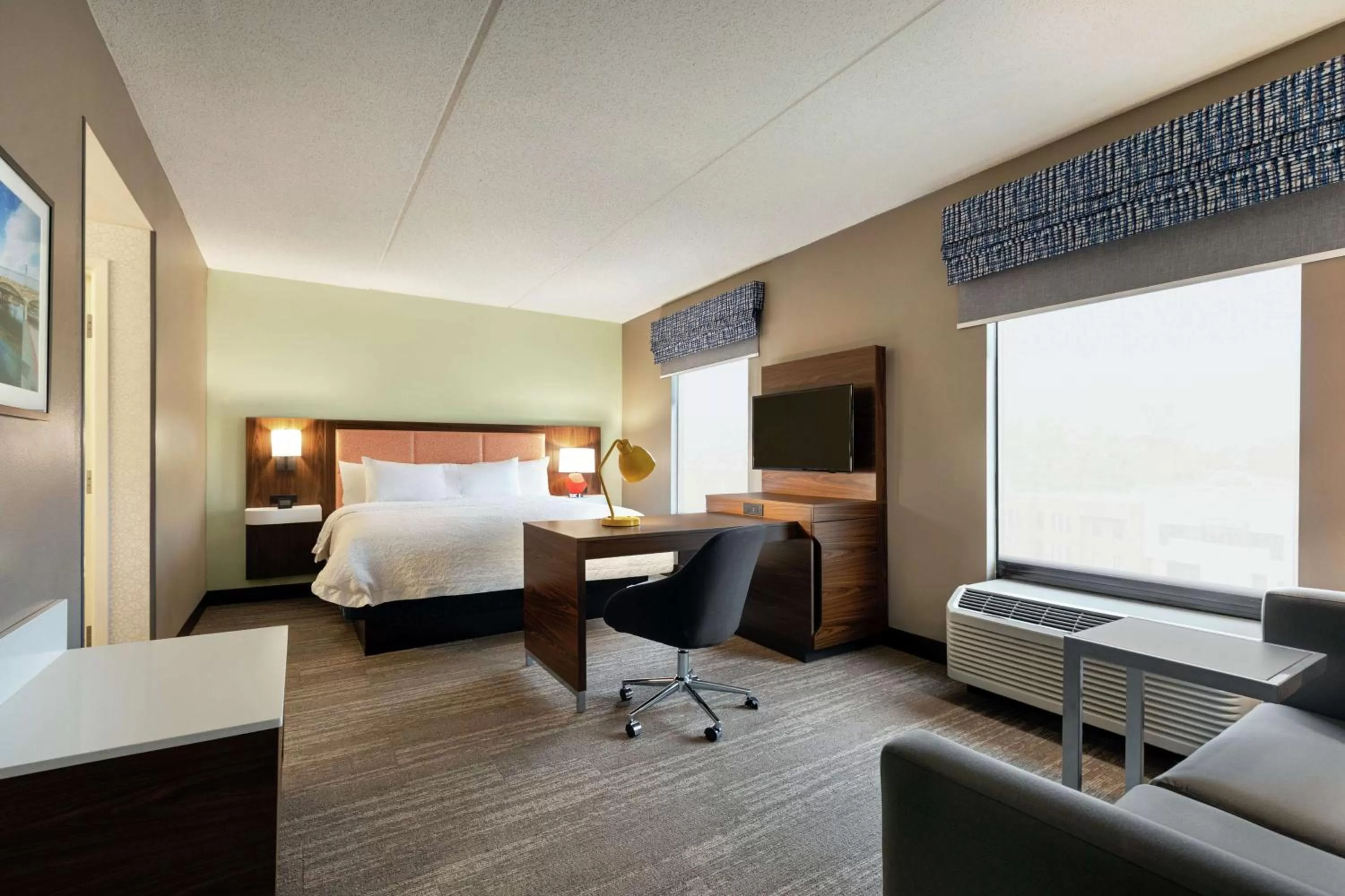 Bedroom, Bed in Hampton Inn & Suites Frederick/Fort Detrick