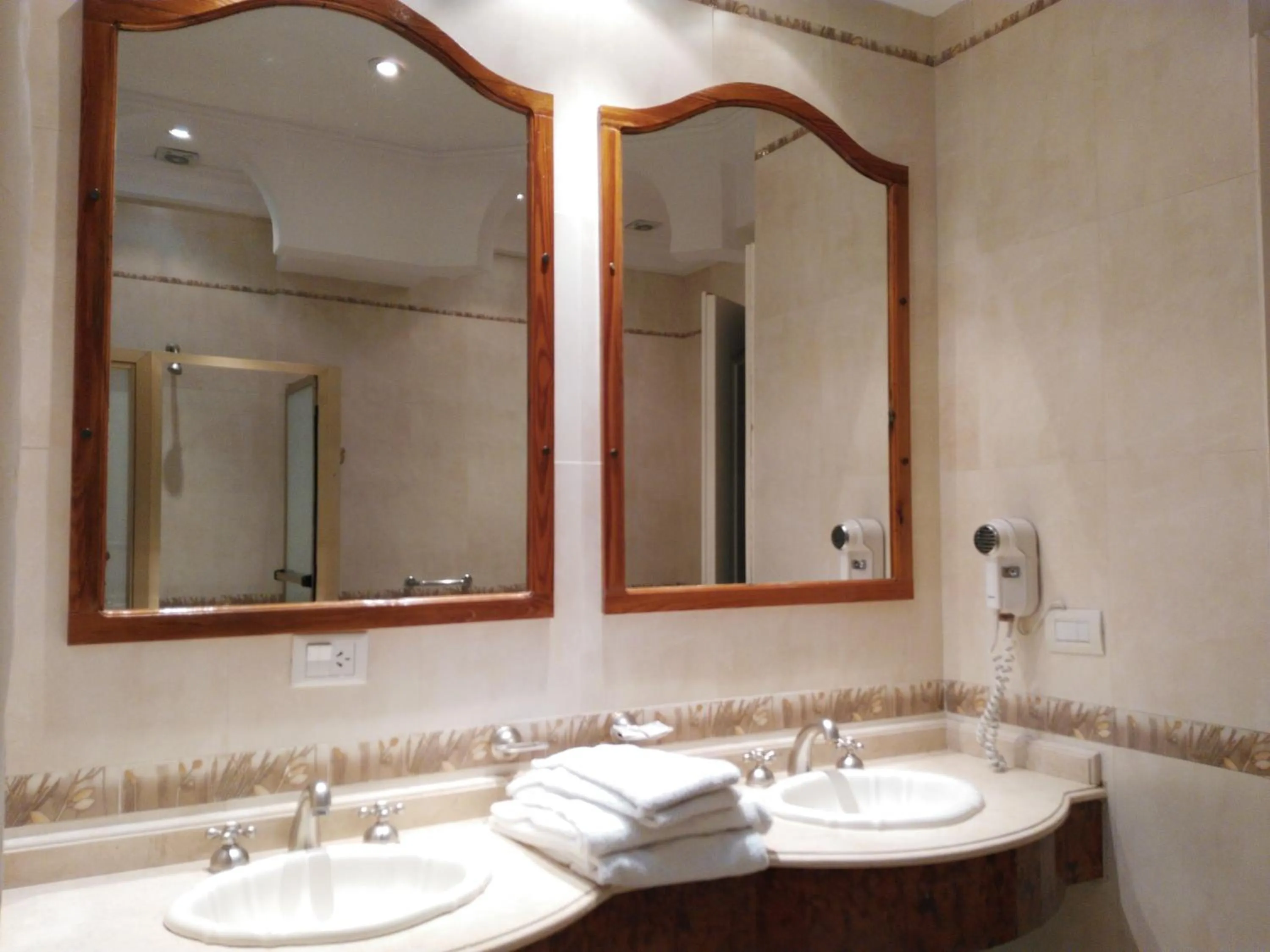Bathroom in Hotel A&B Internacional