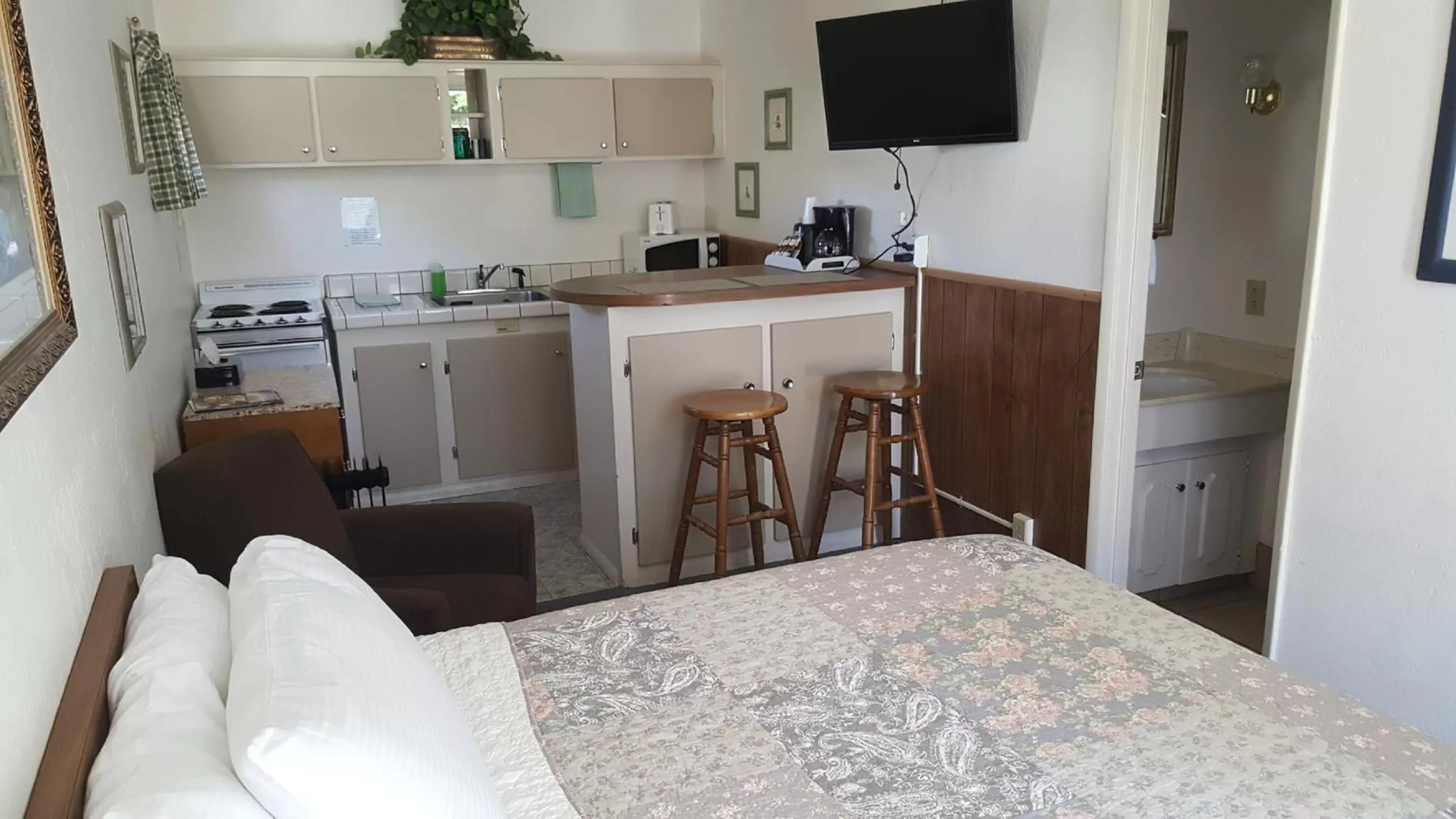 Kitchen or kitchenette in Bishop Village Motel