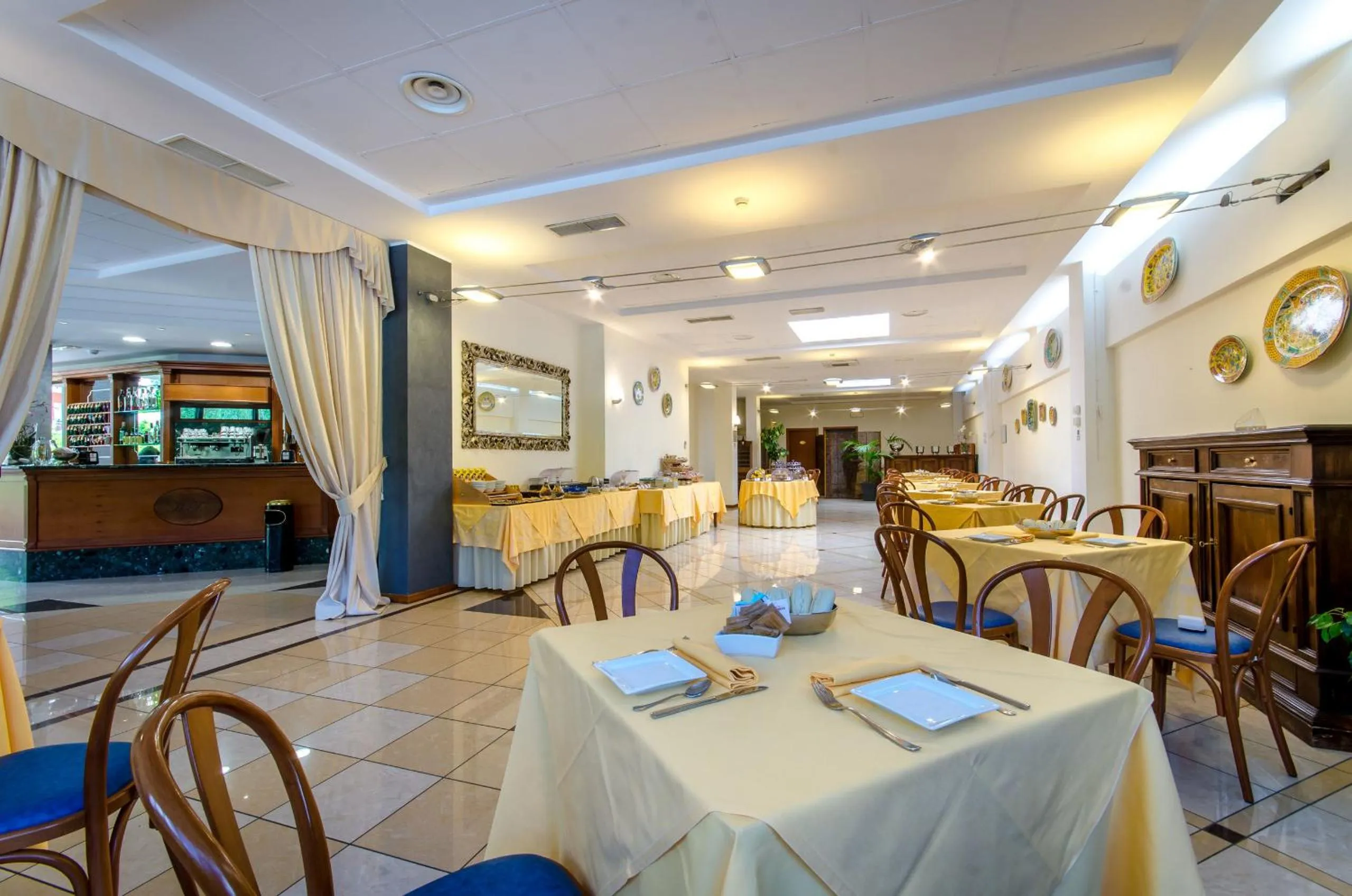 Restaurant/places to eat in Hotel Federico II