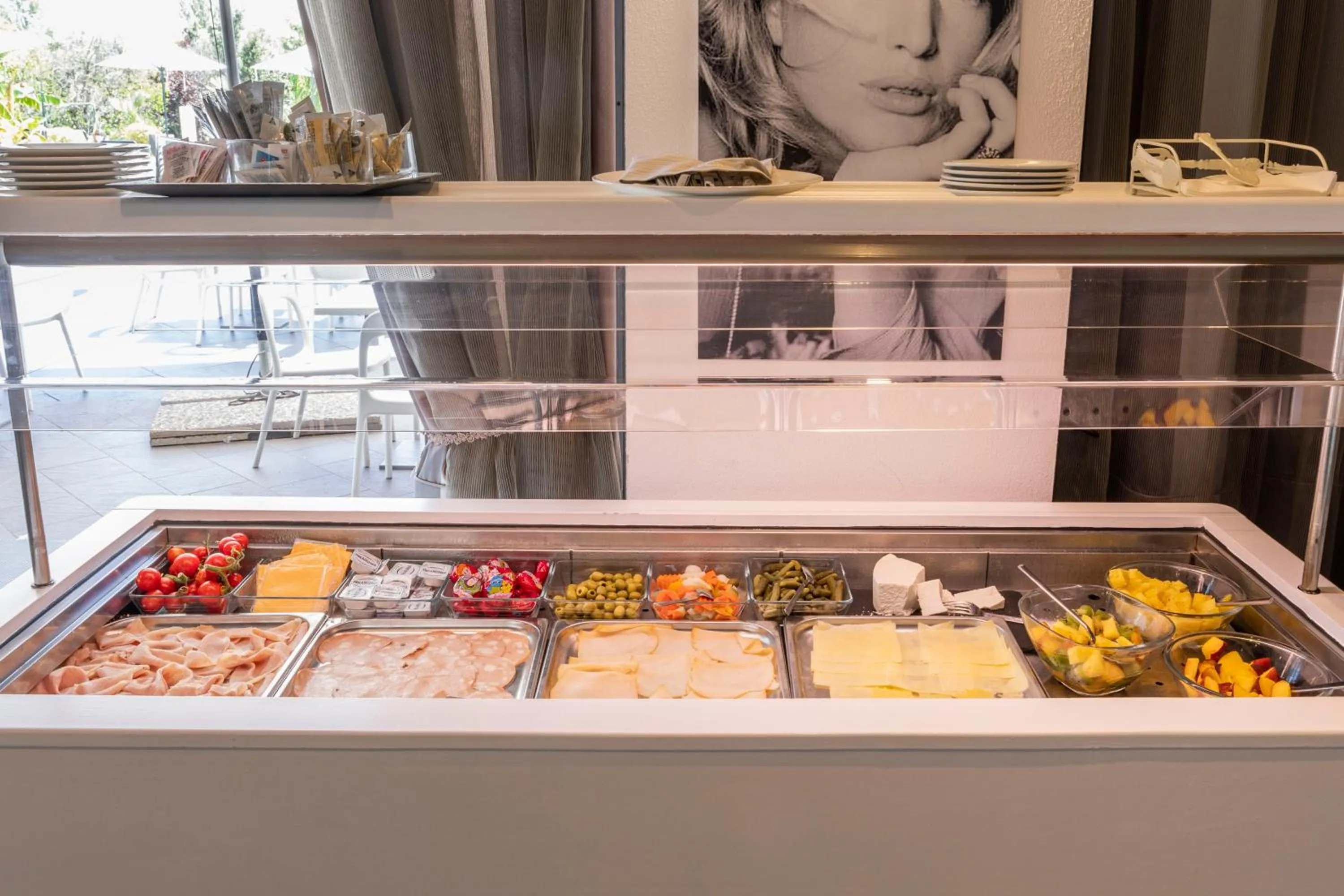 Buffet breakfast in Amatì Design Green Hotel