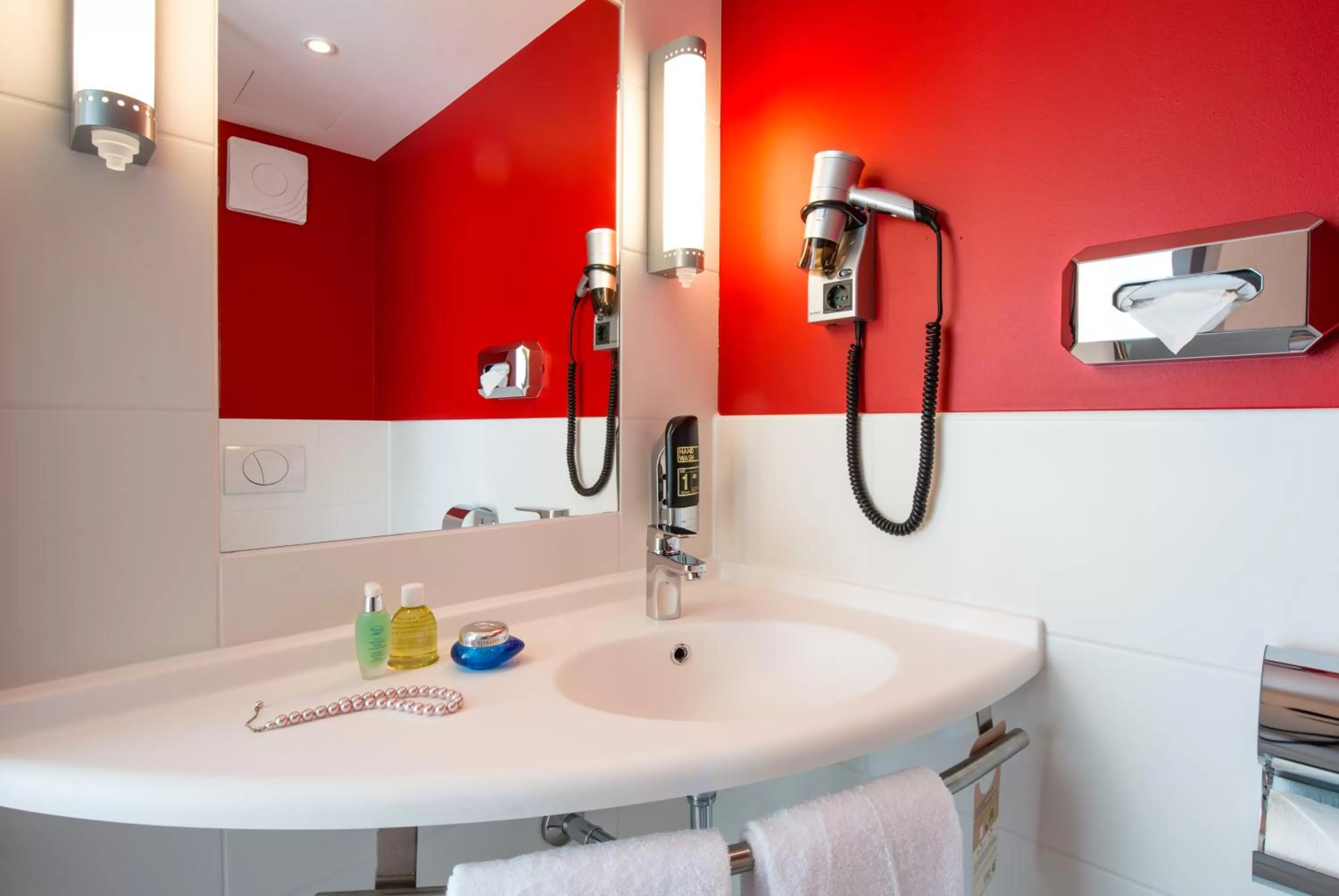 Bathroom in Ibis München Airport Süd