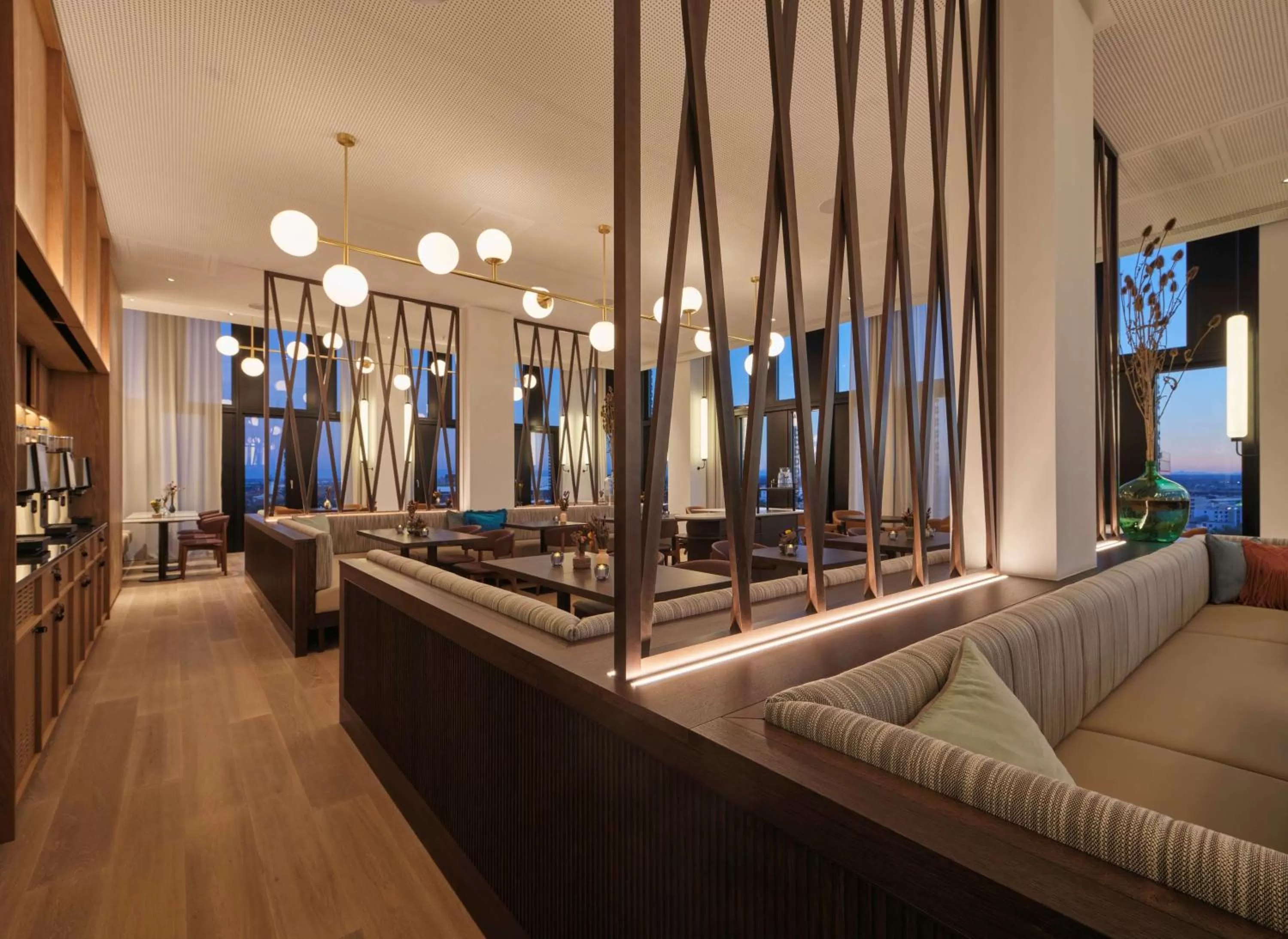 Restaurant/places to eat in Adina Apartment Hotel Munich